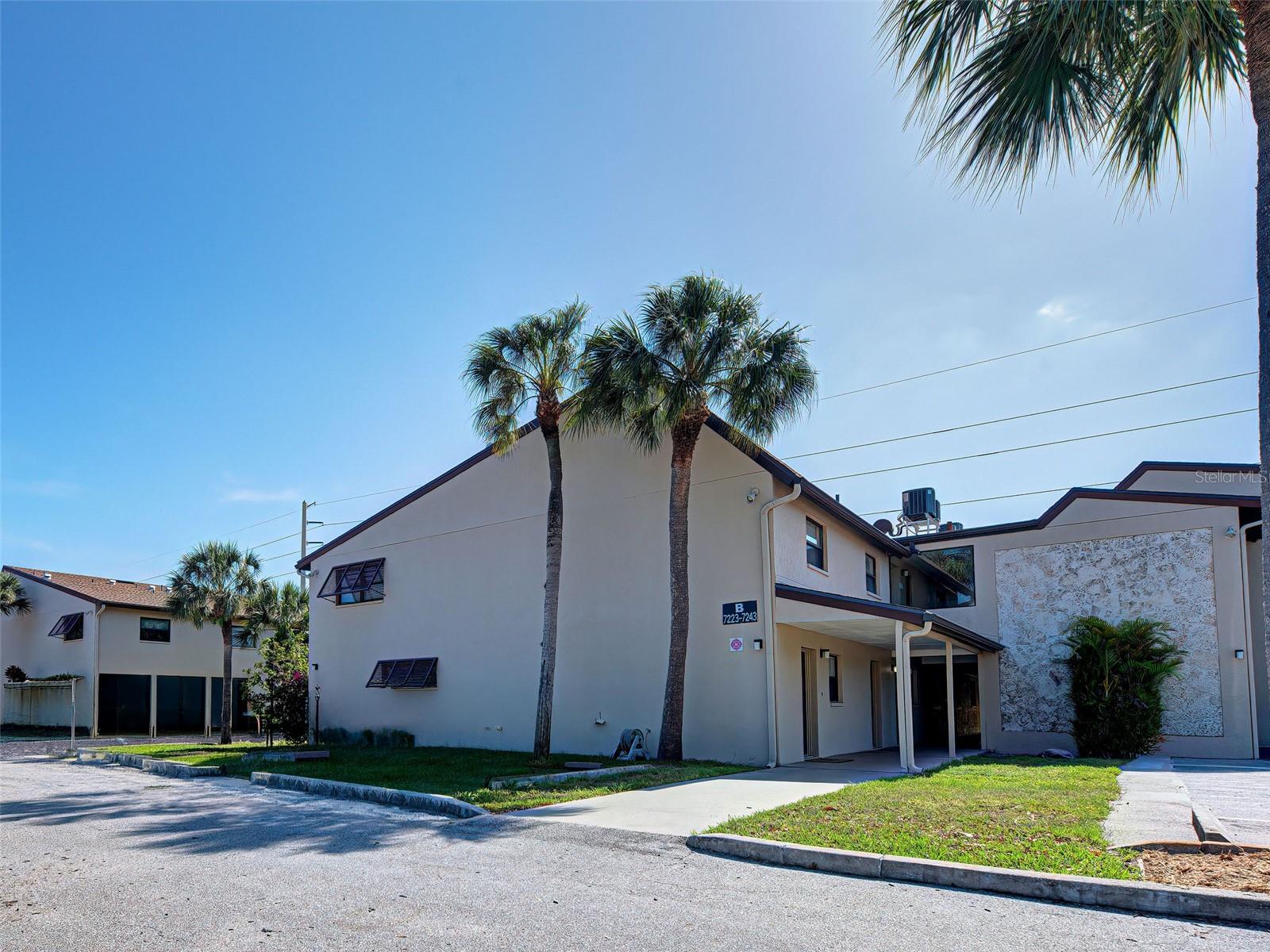7237 Cloister Dr ## 207, Sarasota, FL 34231