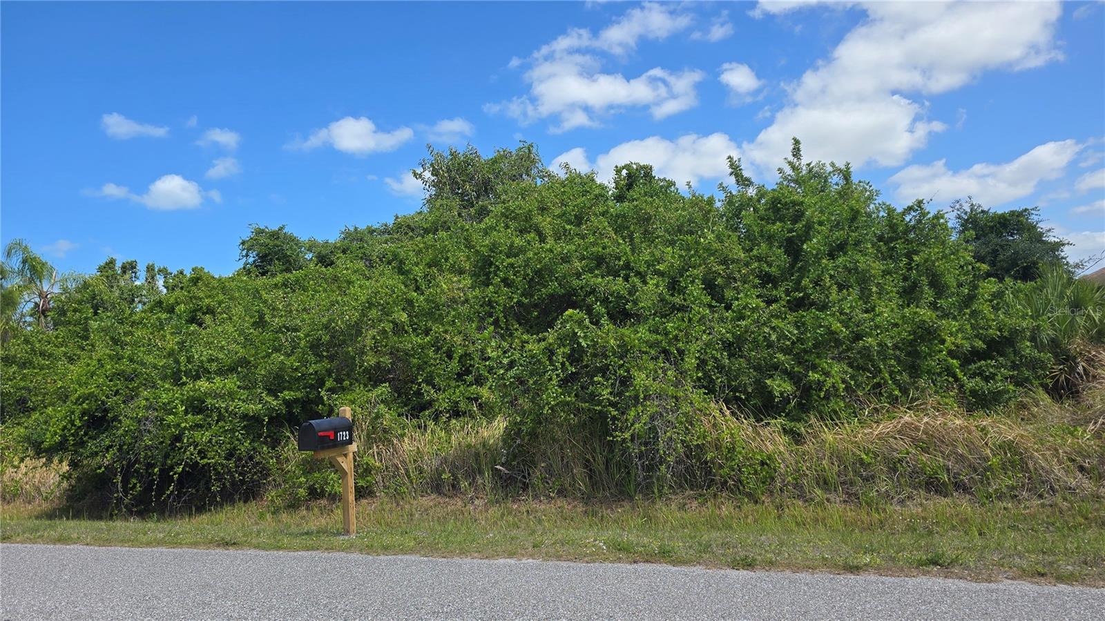 Gale St, Englewood, FL 34223