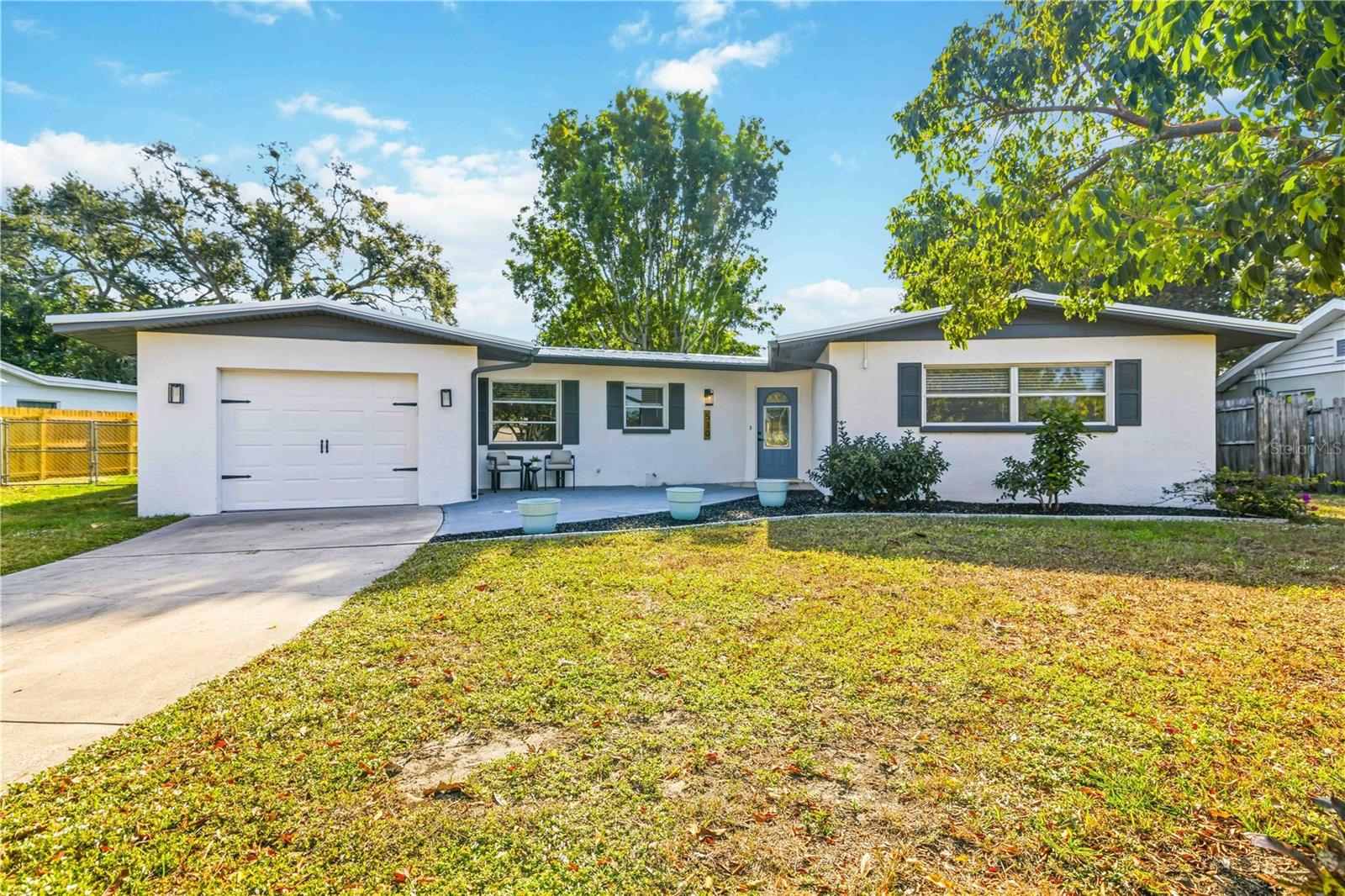 530 Saint Andrews Dr, Sarasota, FL 34243