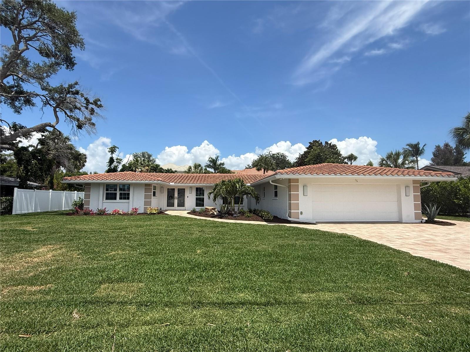 5569 Shadow Lawn Dr, Sarasota, FL 34242