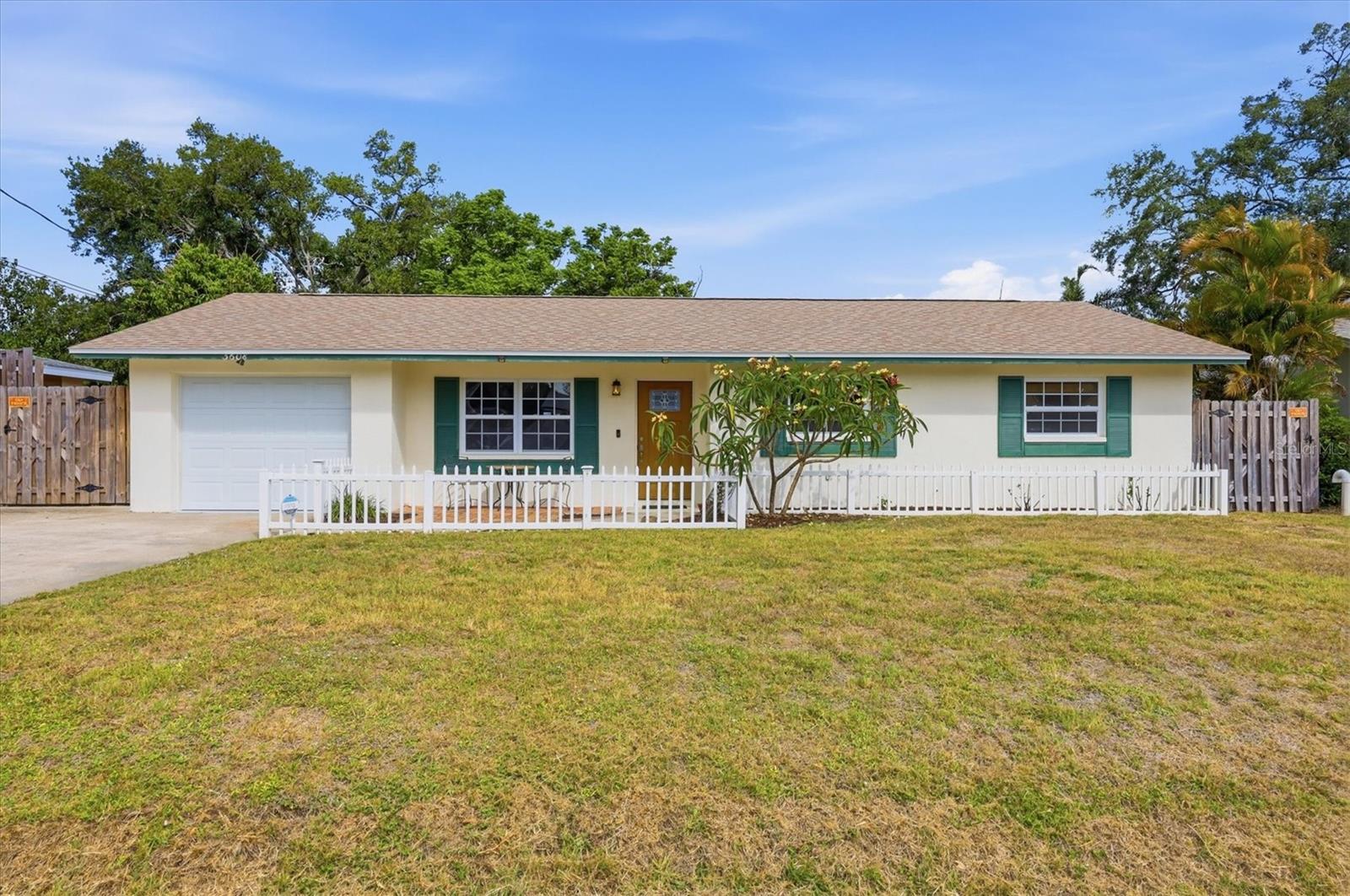 3608 Fenway Dr, Sarasota, FL 34232