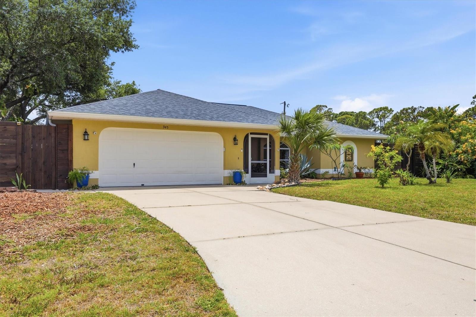 945 Macon Rd, Venice, FL 34293