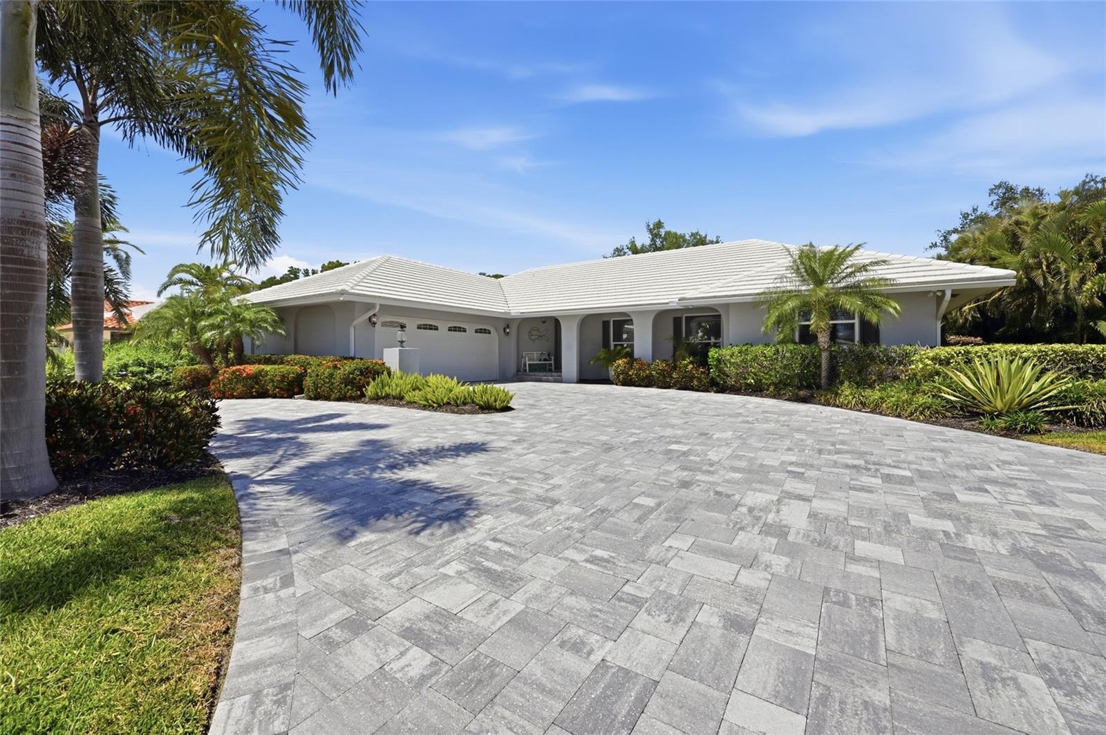408 Yacht Harbor Dr, Osprey, FL 34229