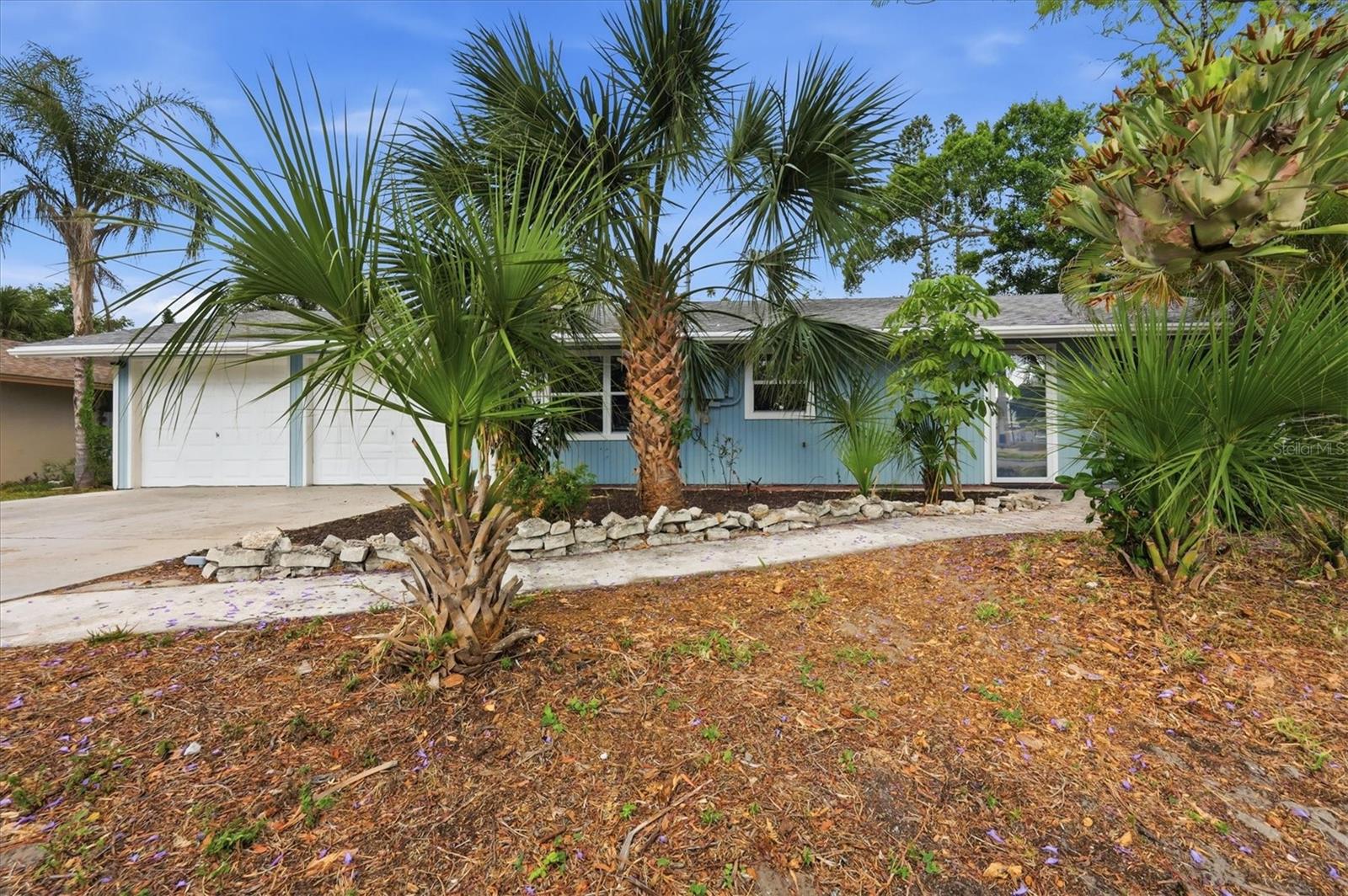 902 37th St W, Bradenton, FL 34205