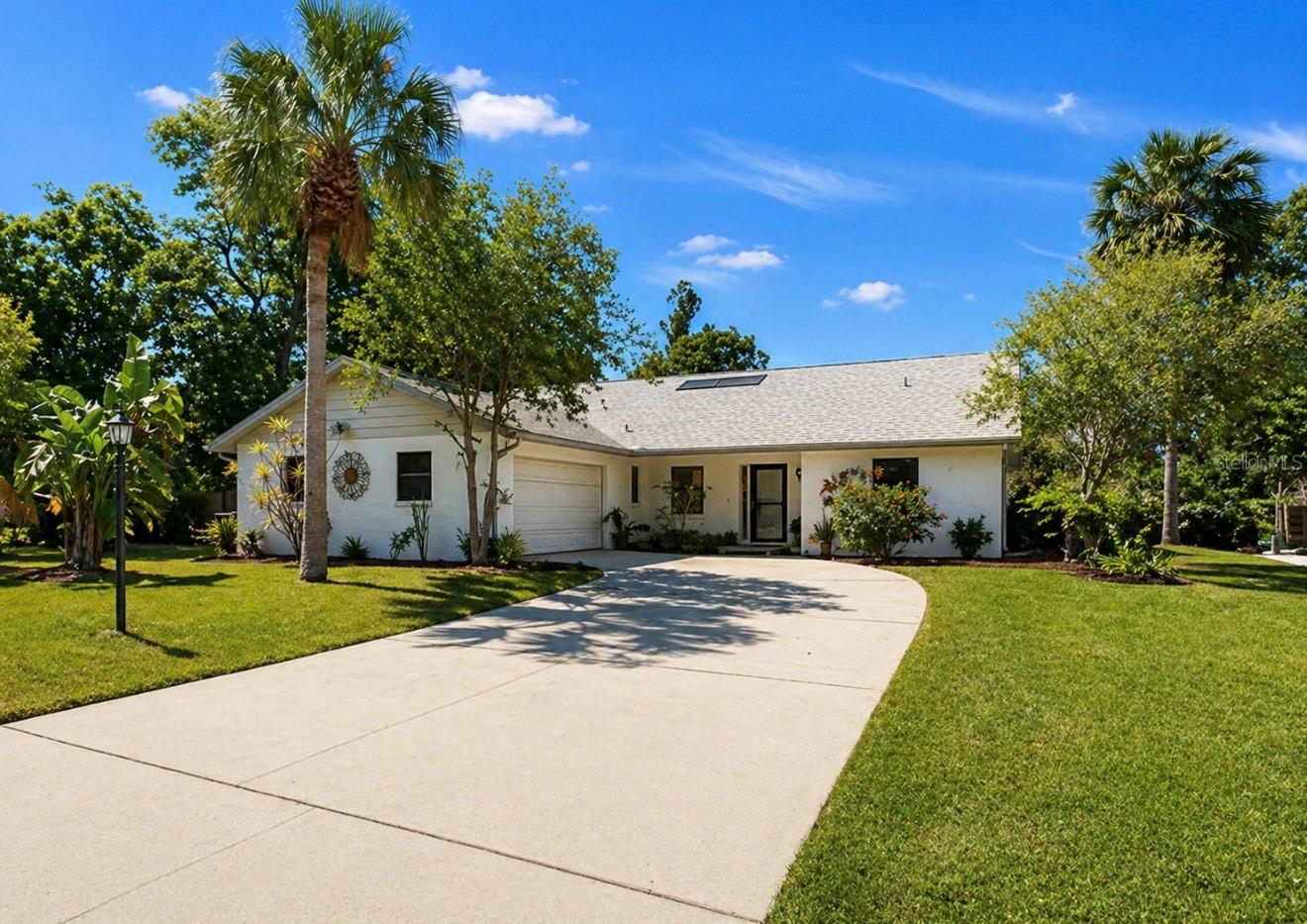 948 Winter Garden Dr, Sarasota, FL 34243