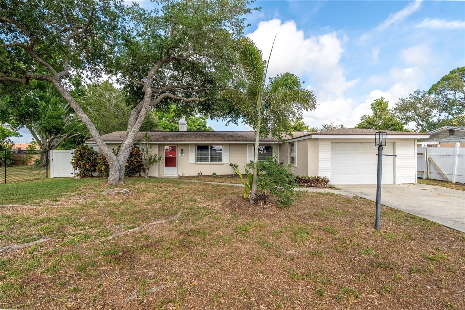 7464 Cass Cir, Sarasota, FL 34231