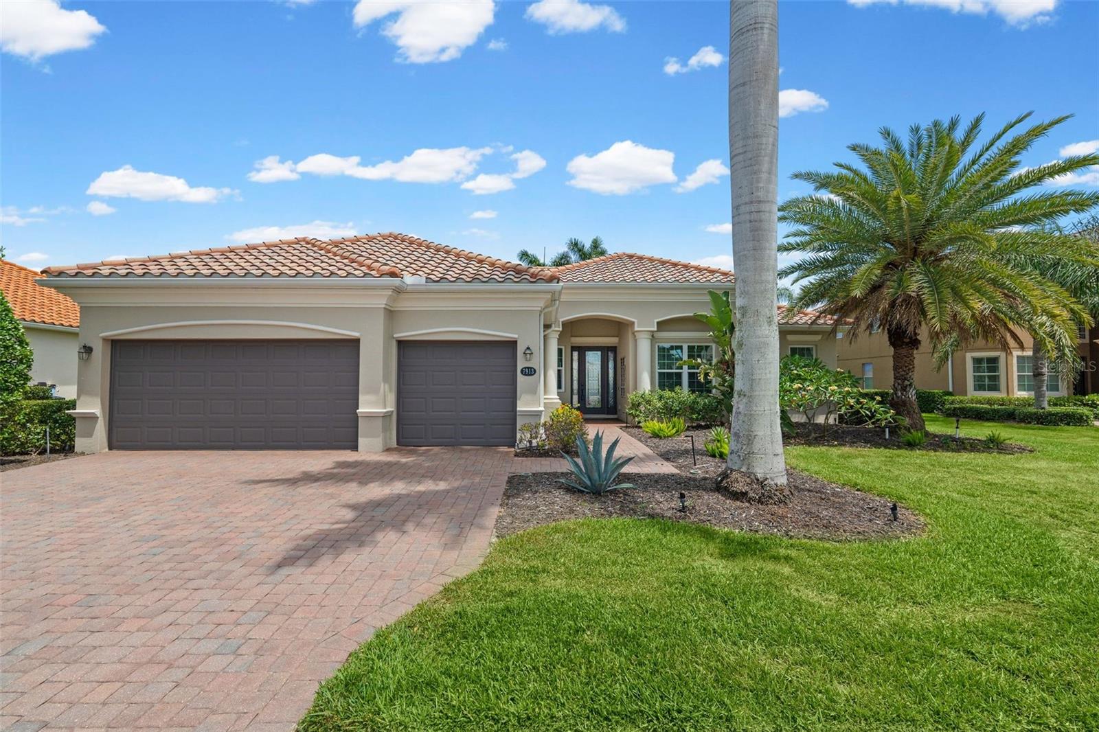 7913 Heritage Grand Pl, Bradenton, FL 34212