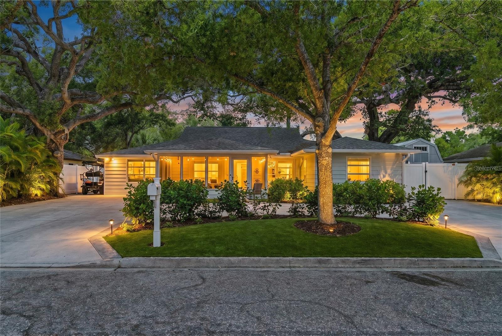 2215 Hibiscus St, Sarasota, FL 34239
