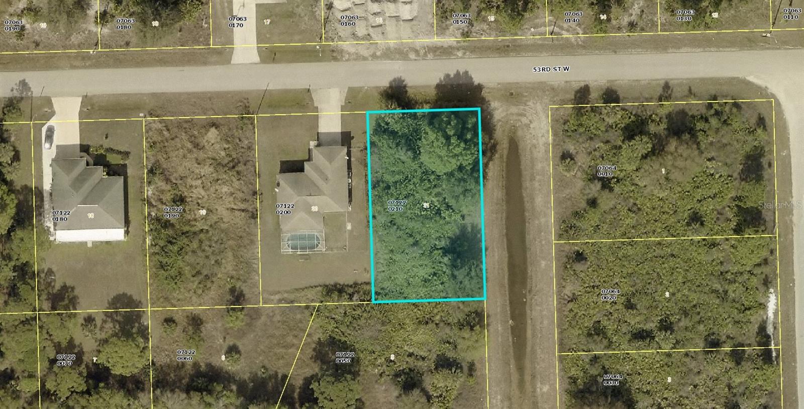 2709 53rd St W, Lehigh Acres, FL 33971