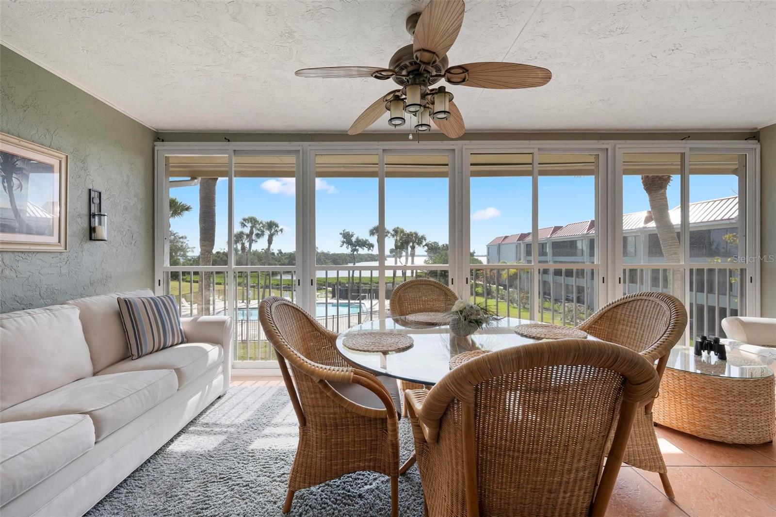 711 Manatee Ave, Holmes Beach, FL 34217