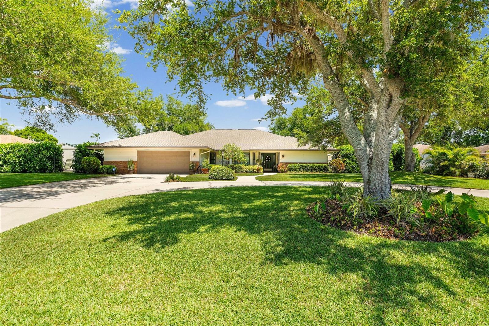 2211 50th St W, Bradenton, FL 34209
