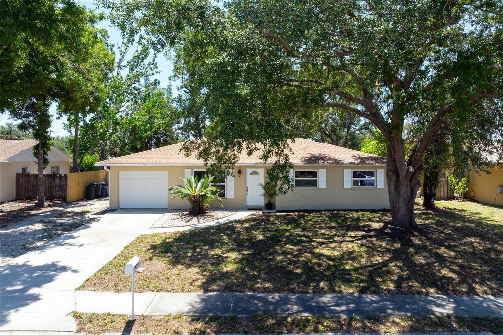 5446 Foxwood Dr, Sarasota, FL 34232
