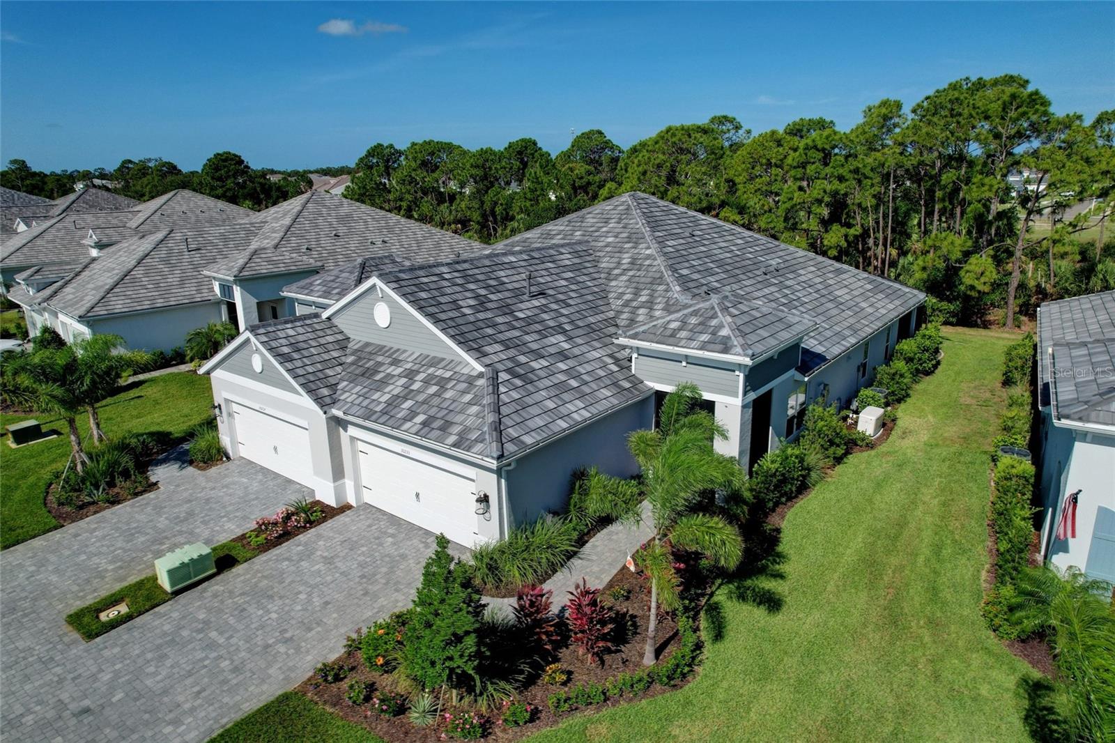 10233 Lake Wales Cir, Sarasota, FL 34241