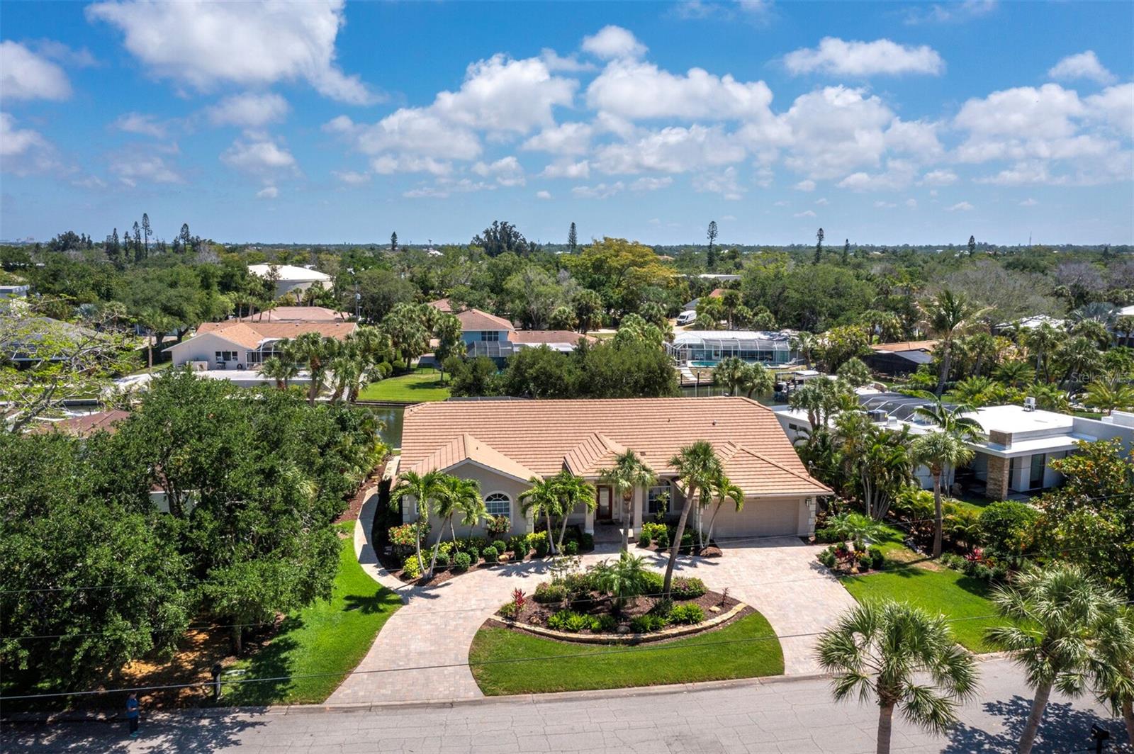 819 Paradise Way, Sarasota, FL 34242