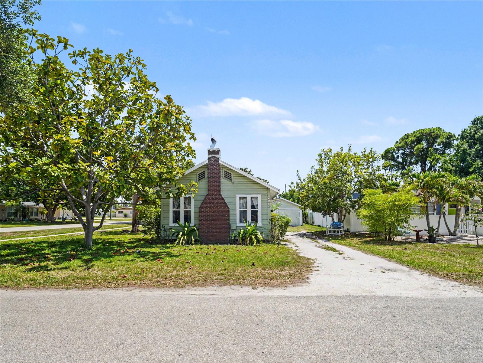 2222 Florinda St, Sarasota, FL 34231