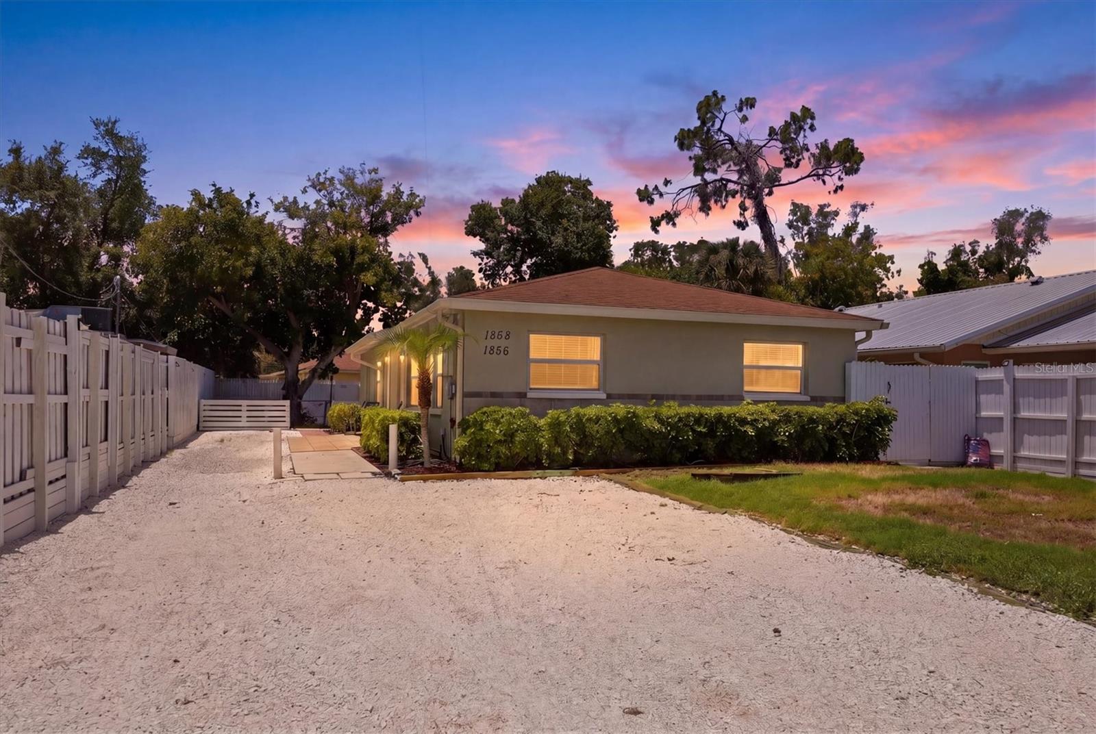 1858 Marbeth St, Sarasota, FL 34231