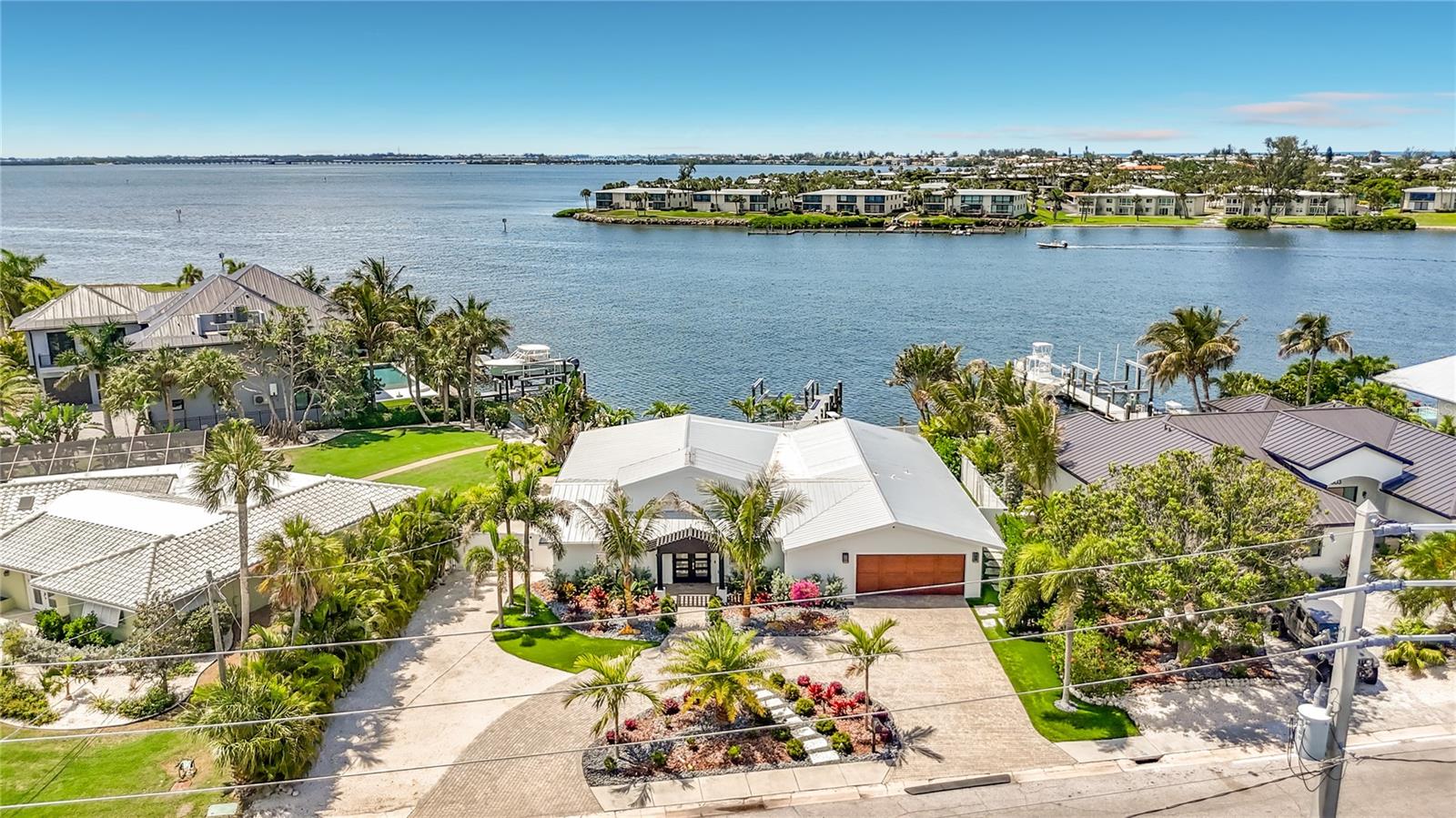 605 Key Royale Dr, Holmes Beach, FL 34217