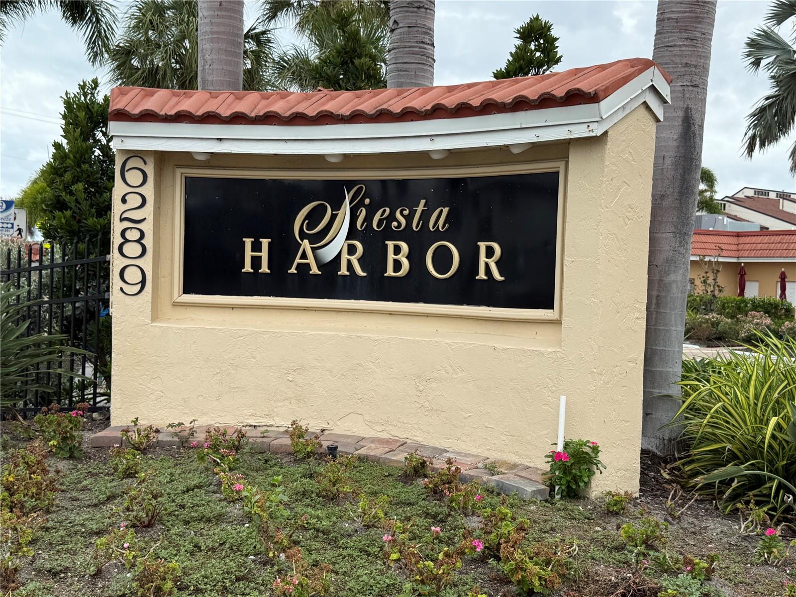 1250 N Portofino Dr #202, Sarasota, FL 34242