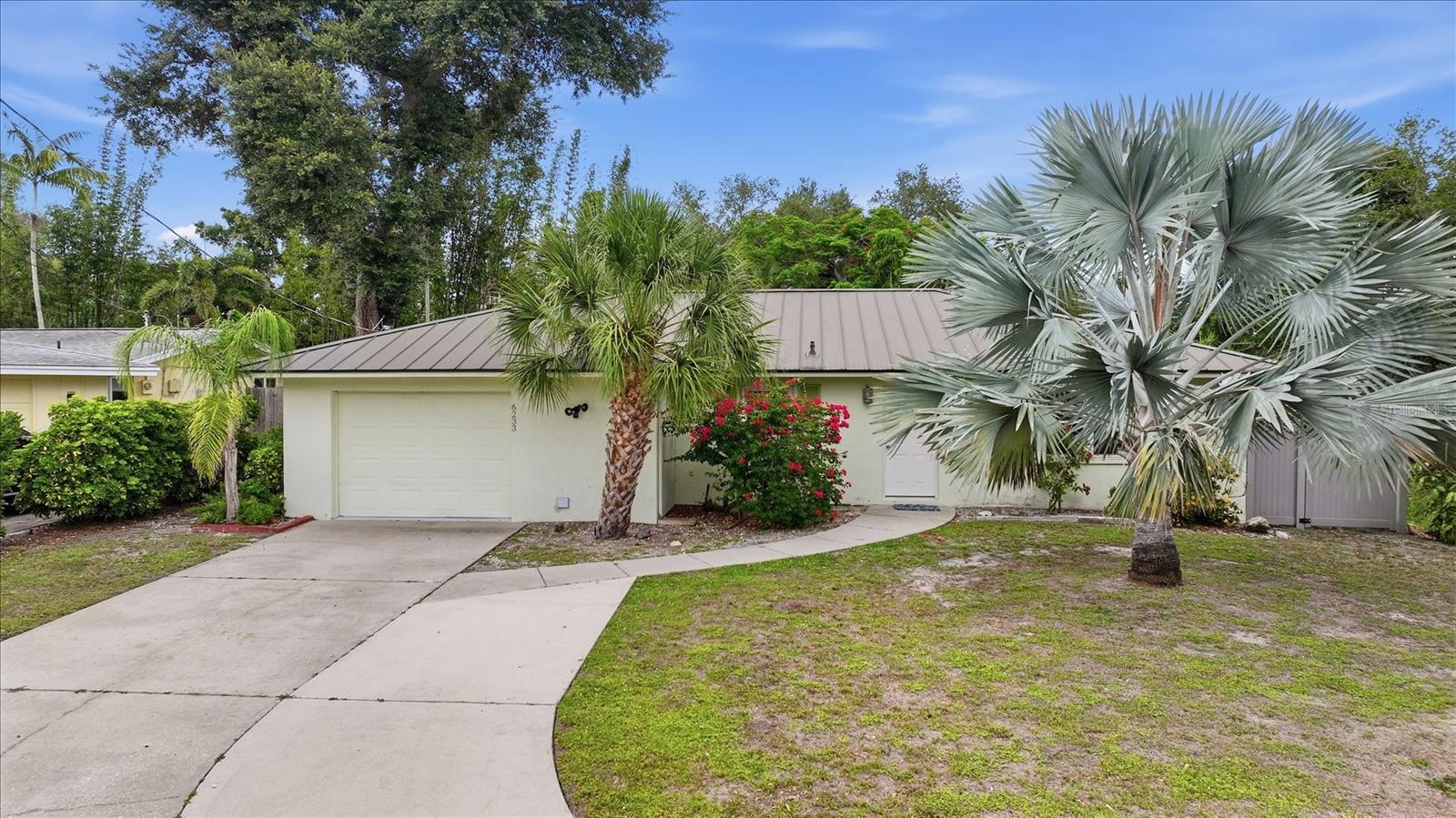 6233 Rockefeller Ave, Sarasota, FL 34231