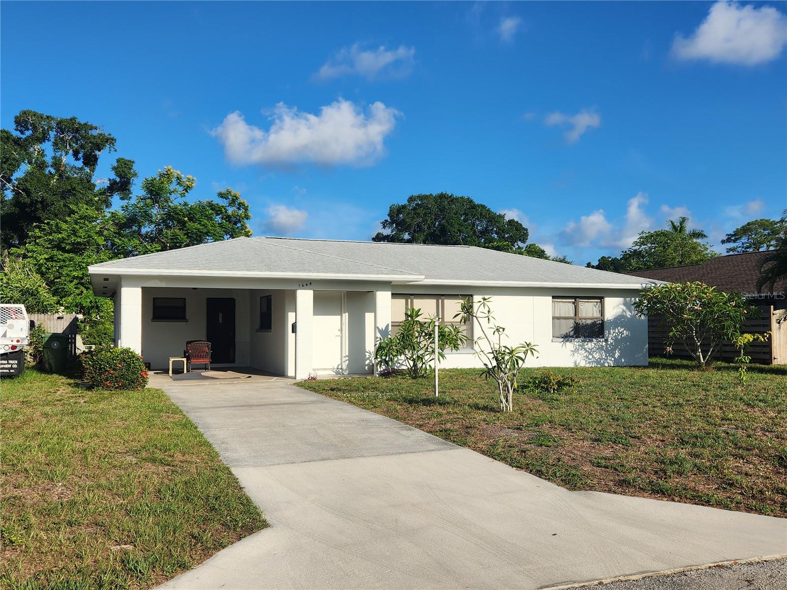 1604 28th St W, Bradenton, FL 34205