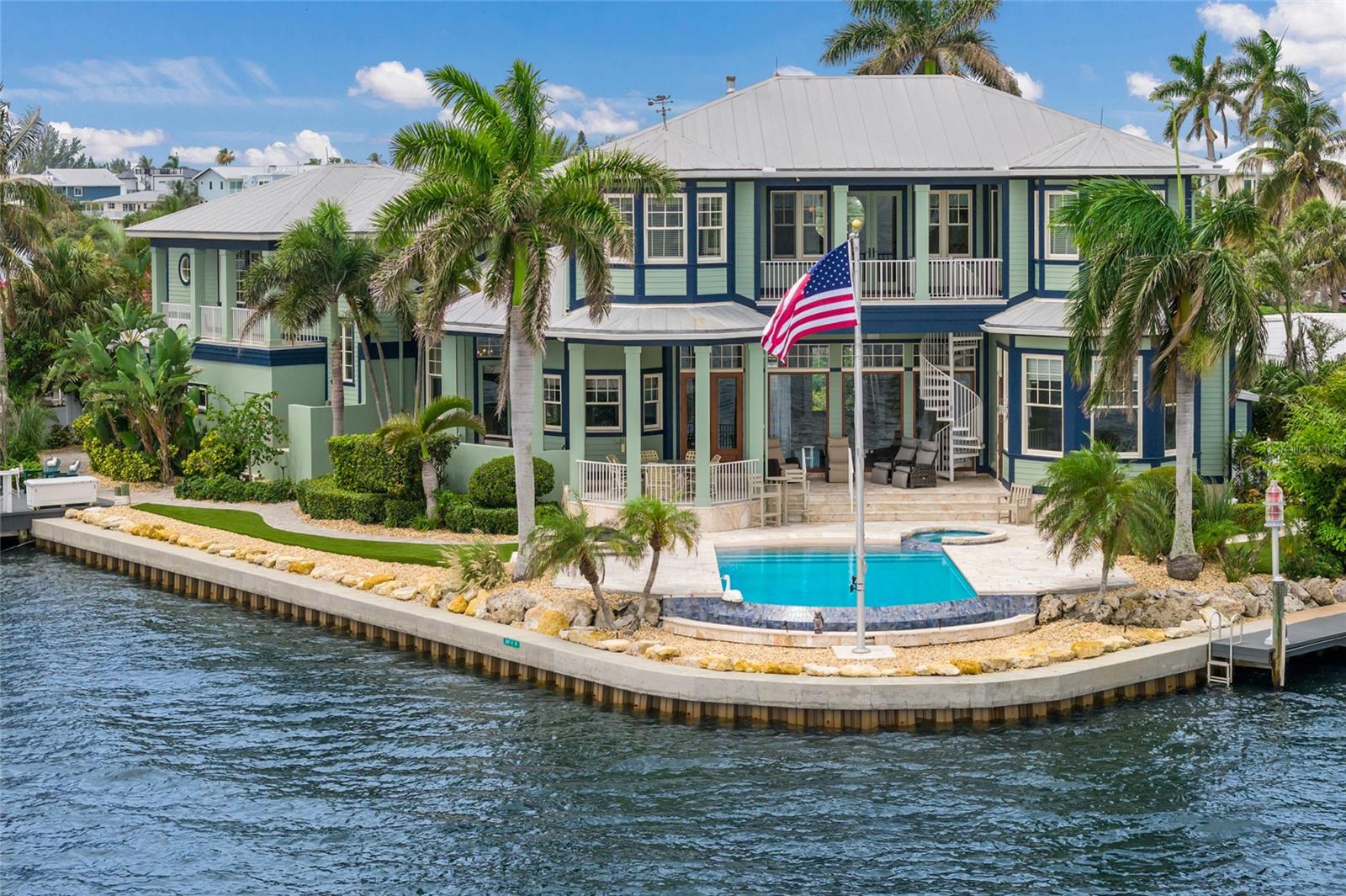 522 Bayview Dr, Holmes Beach, FL 34217