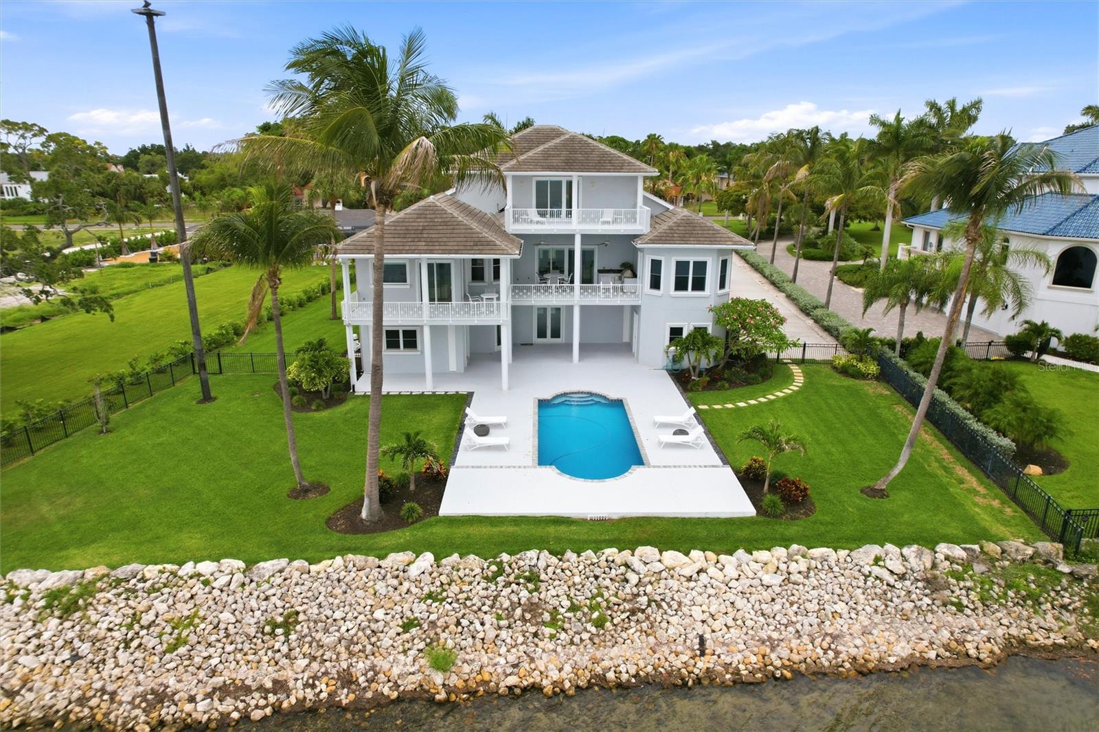 7524 Westmoreland Dr, Sarasota, FL 34243
