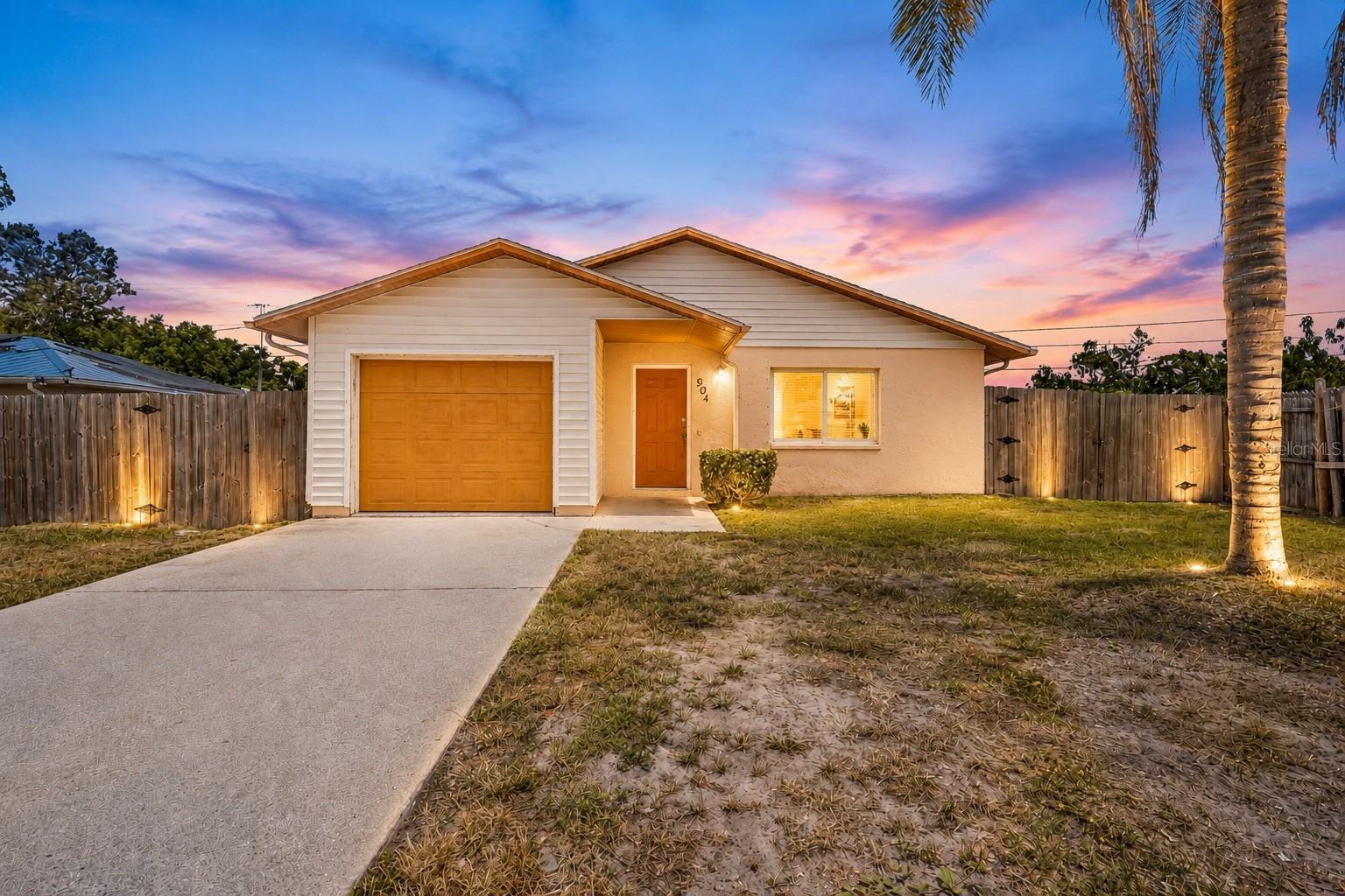 904 16th St E, Palmetto, FL 34221