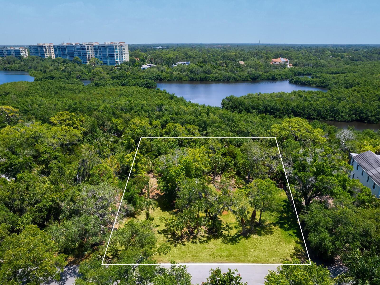 216 Osprey Point Dr, Osprey, FL 34229