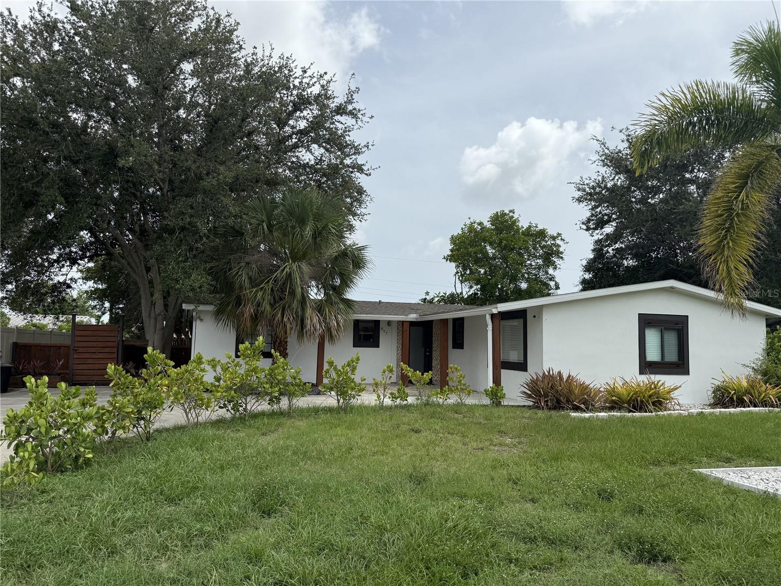 907 Fruitland Ave, Bradenton, FL 34207