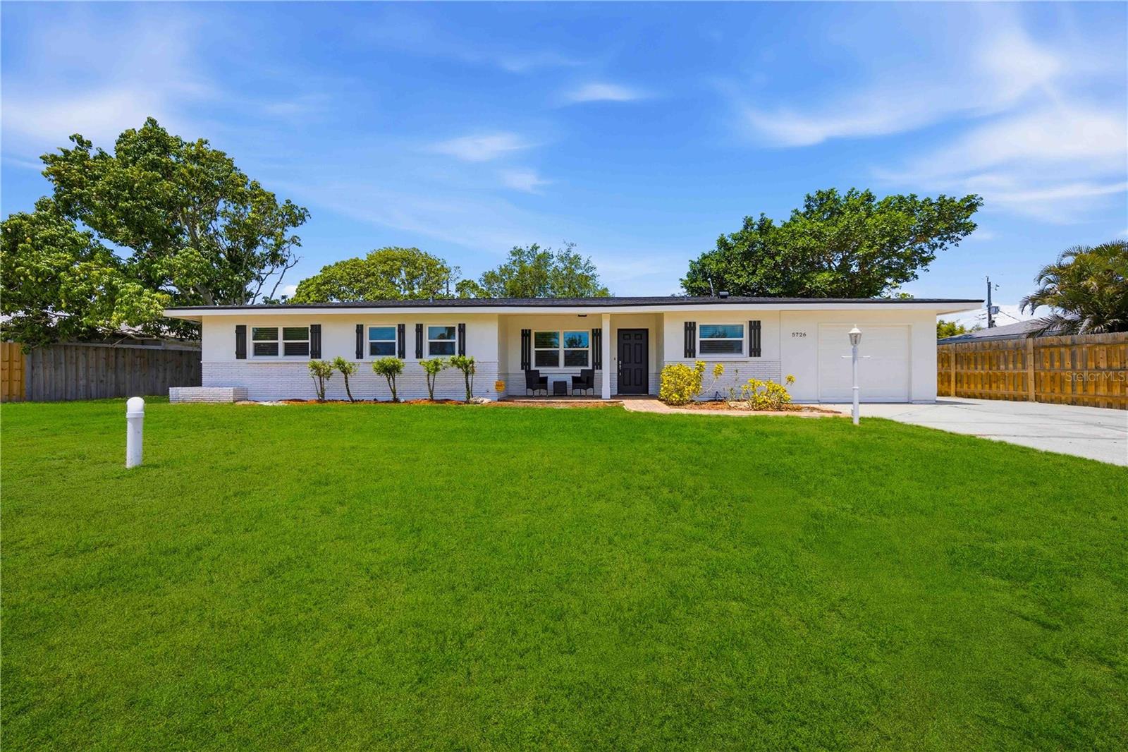 5726 Waneta Pl, Sarasota, FL 34231