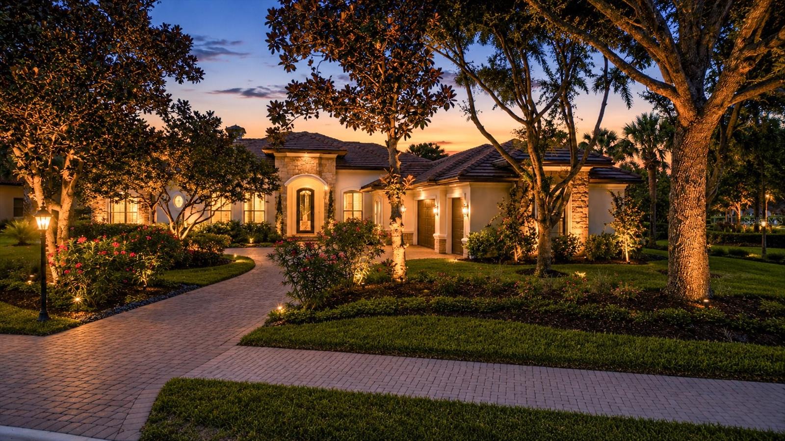9261 Mcdaniel Ln, Sarasota, FL 34240