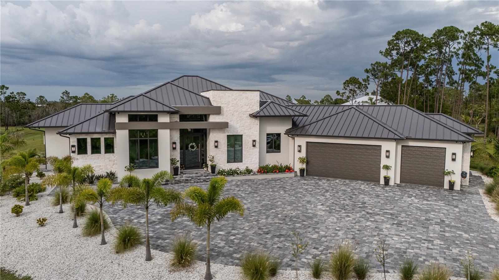 9240 Falcon Ct, Venice, FL 34293