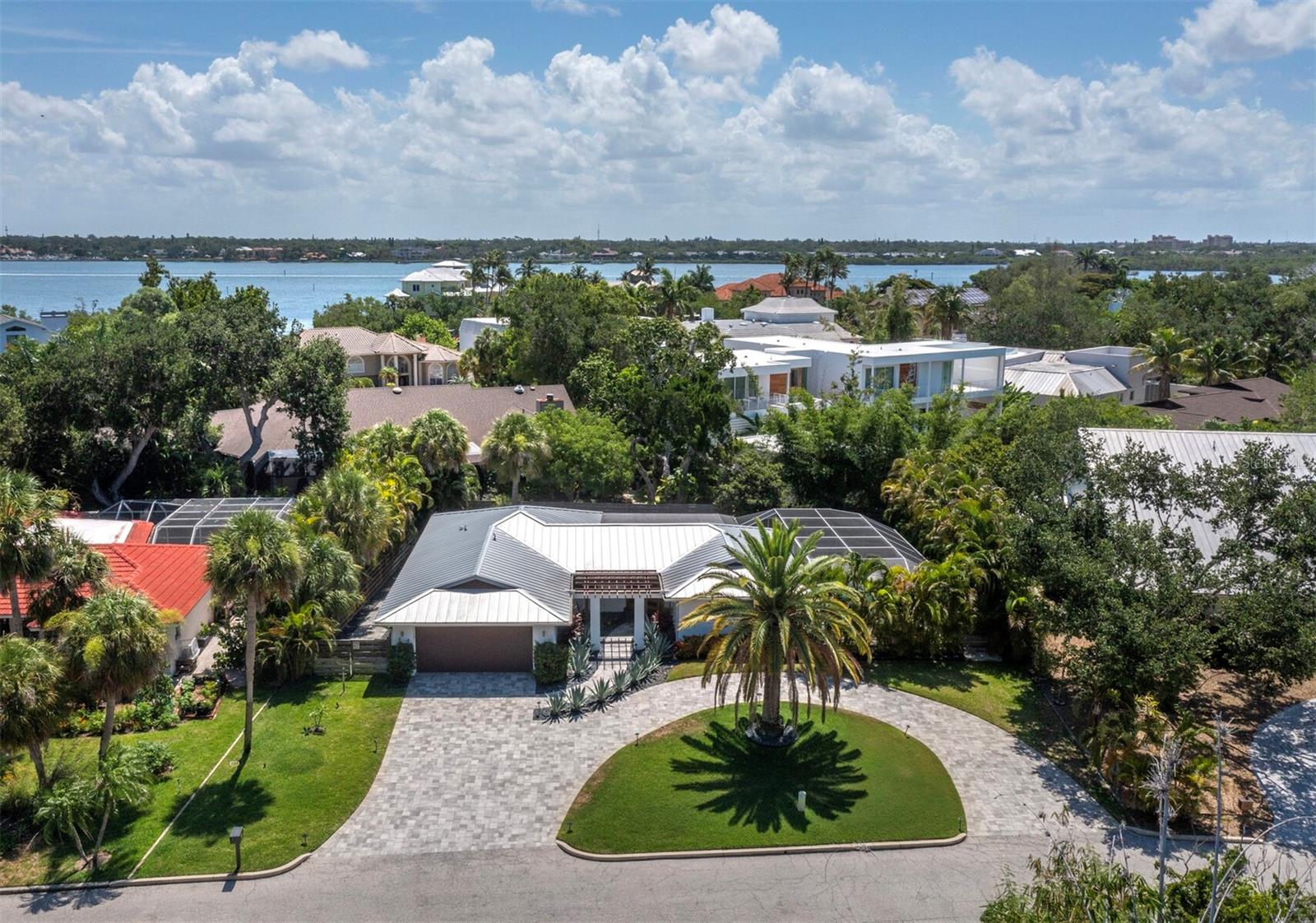 622 Tropical Cir, Sarasota, FL 34242