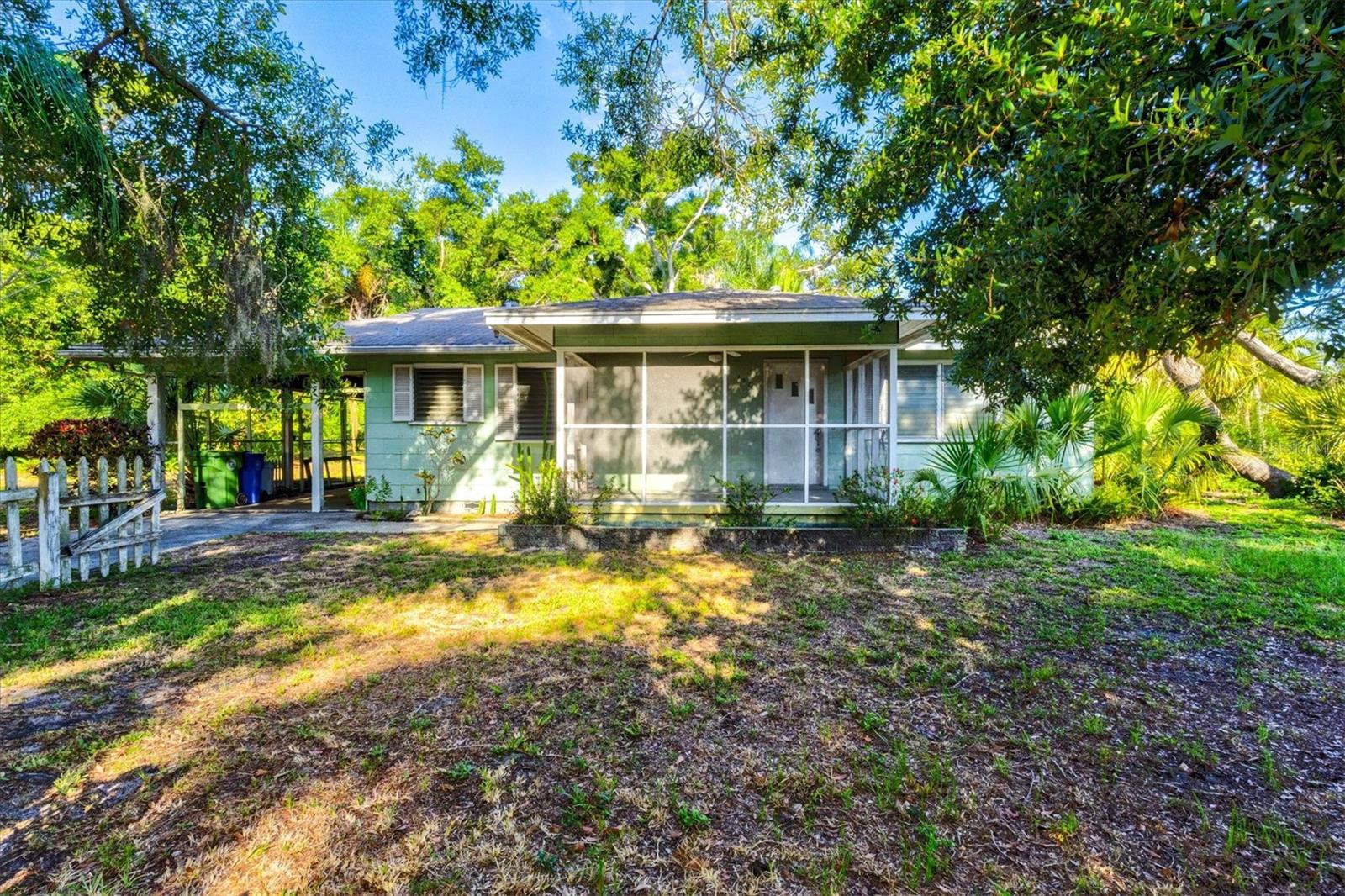 1208 28th St W, Bradenton, FL 34205
