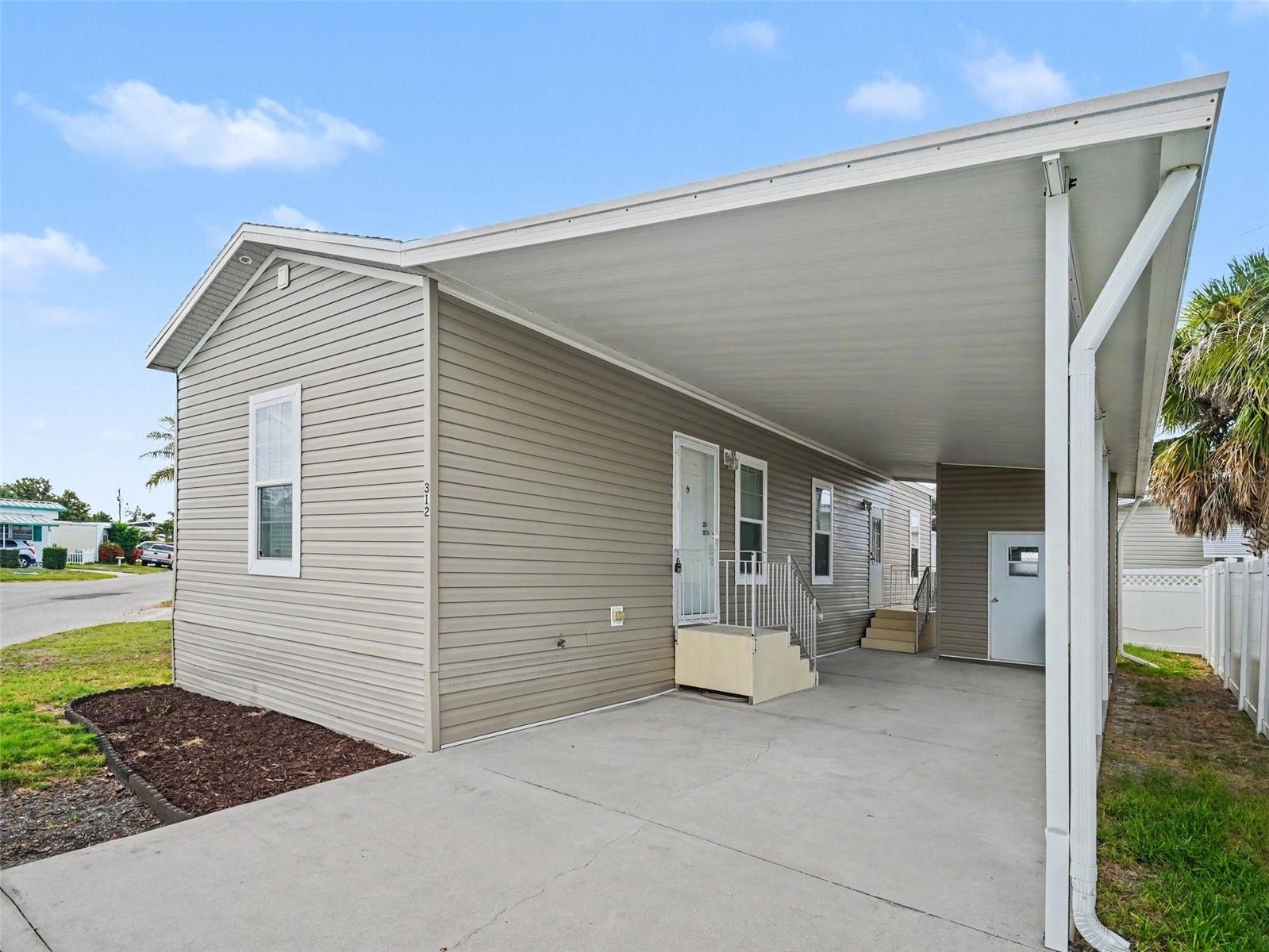 312 52nd Ave W, Bradenton, FL 34207