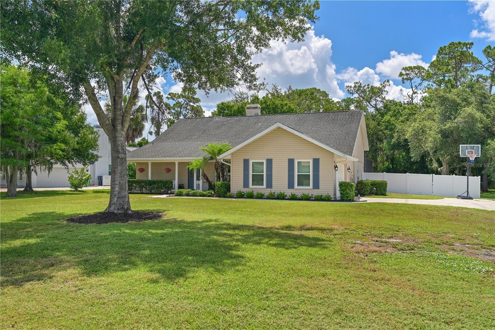 305 Mill Run E, Bradenton, FL 34212
