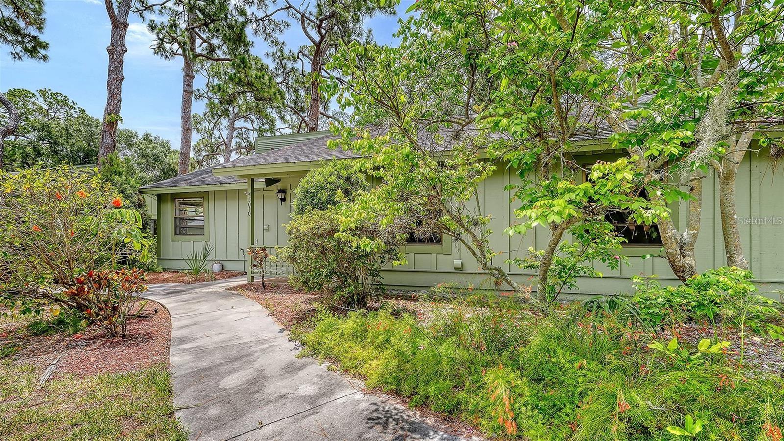 5010 Barrington Cir #2001, Sarasota, FL 34234