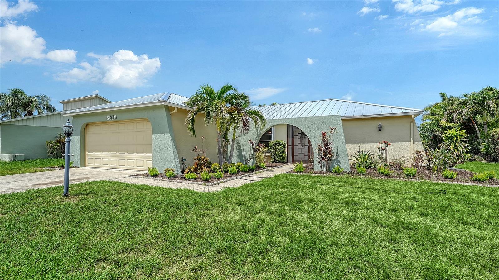 6618 Easton Dr, Sarasota, FL 34238