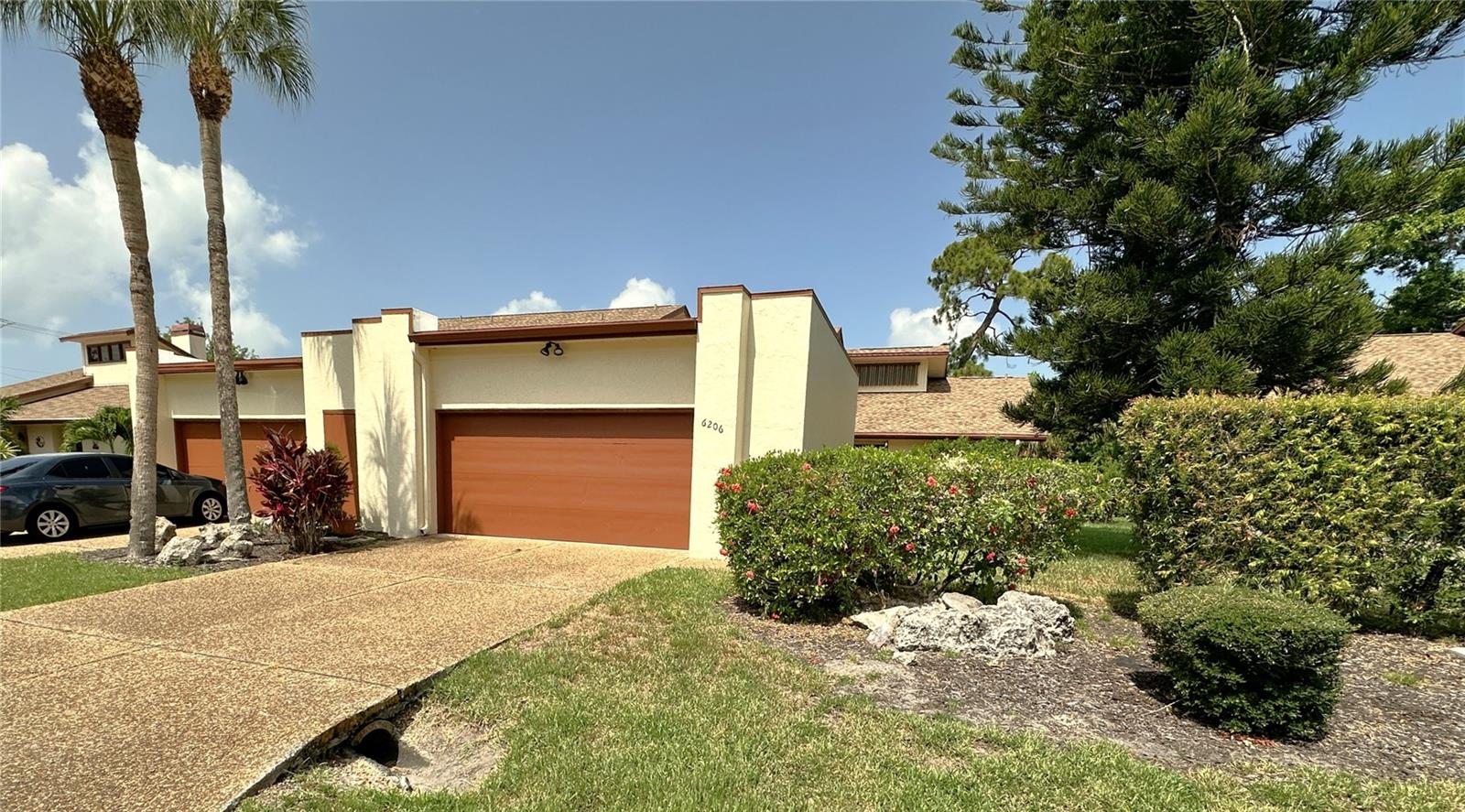 6206 Courtside Dr, Bradenton, FL 34210