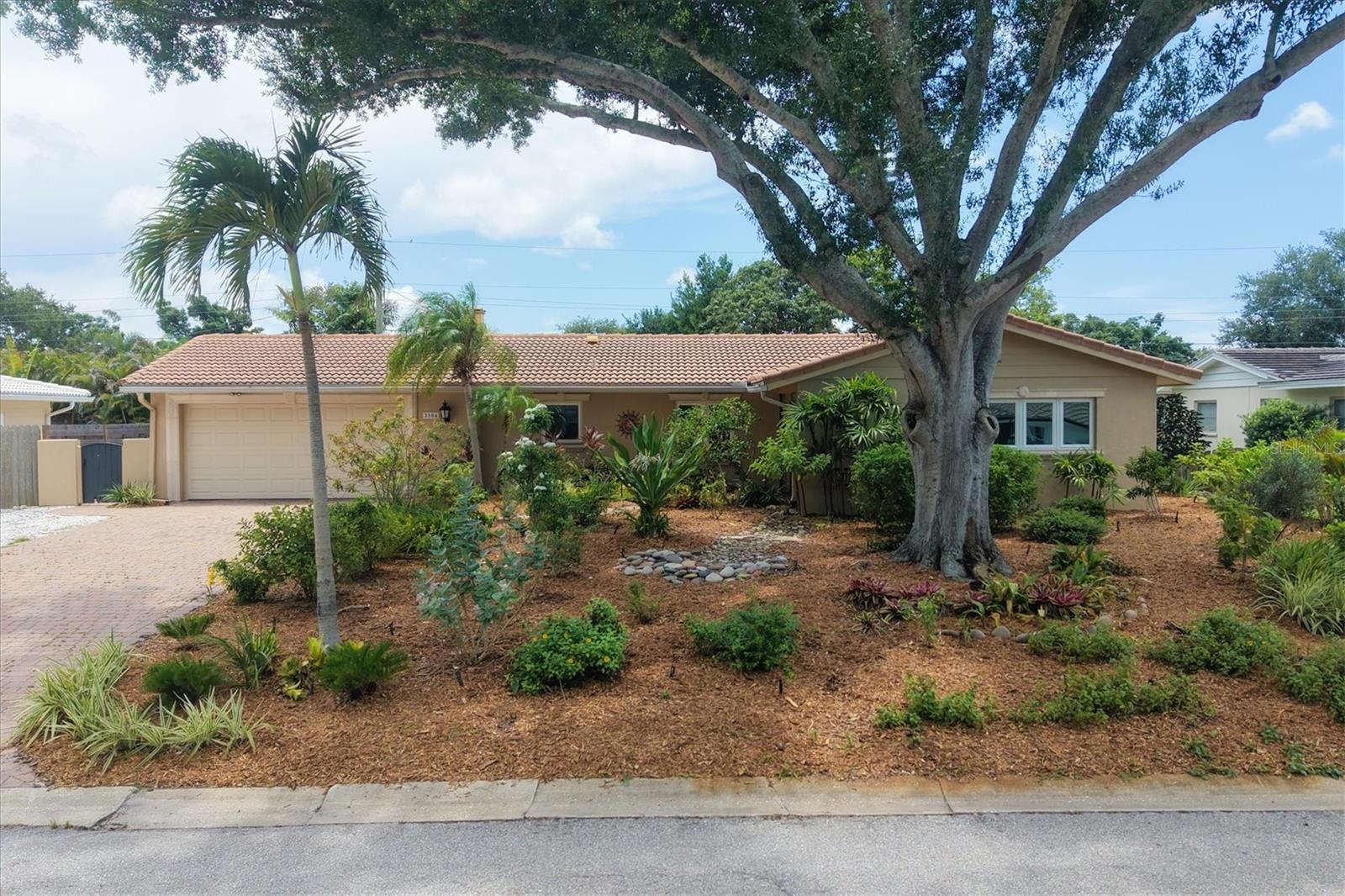 3504 Brookline Dr, Sarasota, FL 34239