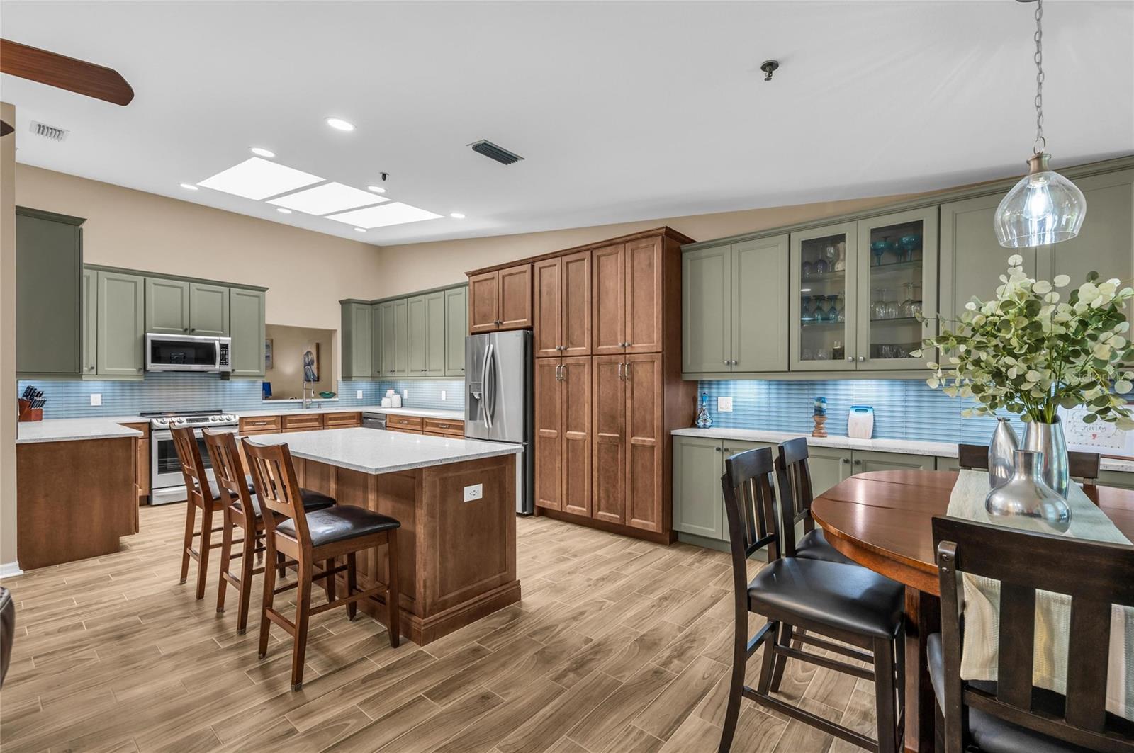 2350 Harbour Oaks Dr, Longboat Key, FL 34228