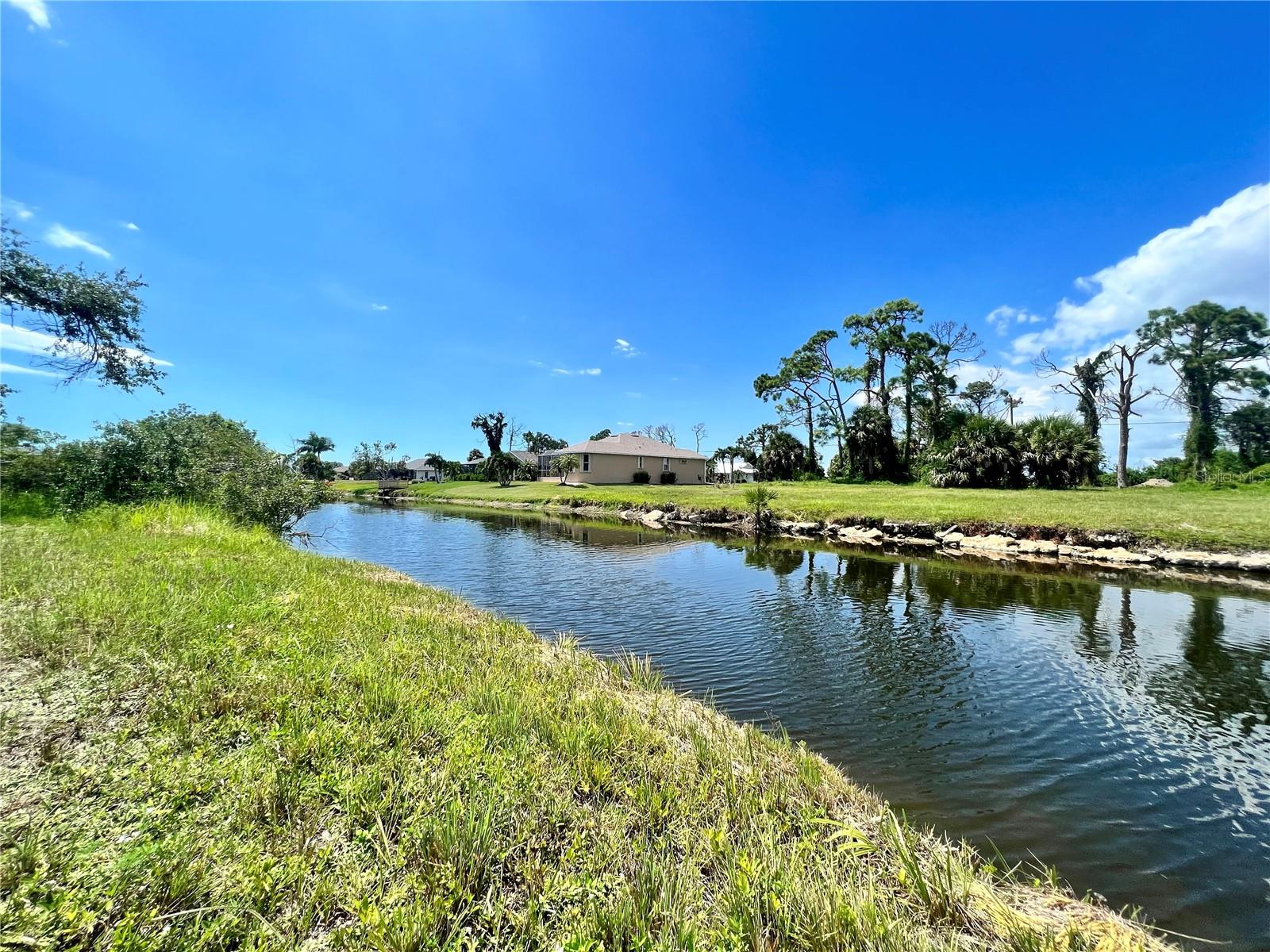 76 Mark Twain Ln, Rotonda West, FL 33947