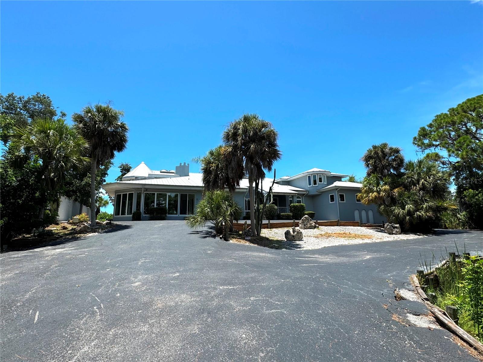 1185 Bayshore Dr, Englewood, FL 34223