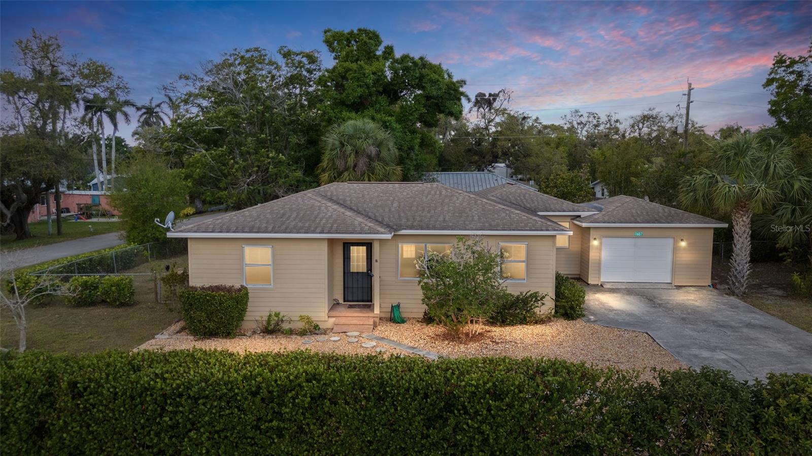 1607 Ardmore Rd, Fort Myers, FL 33901