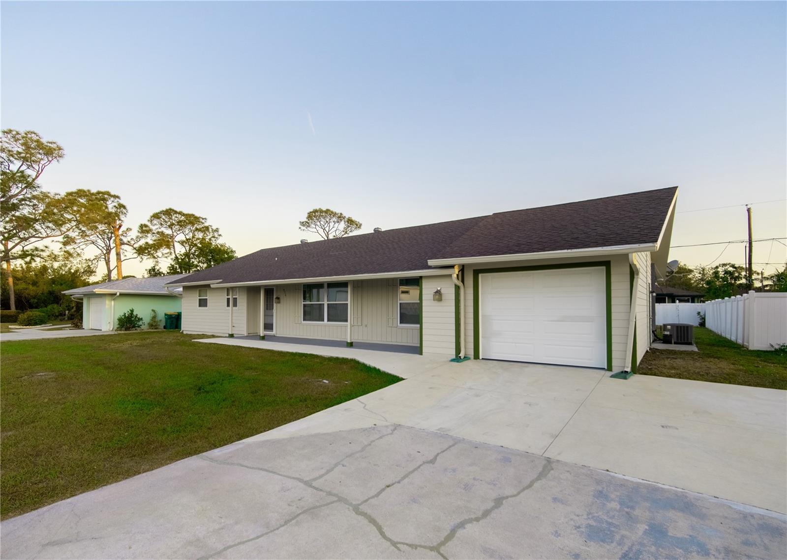536 Lakehurst Ave Nw, Port Charlotte, FL 33952
