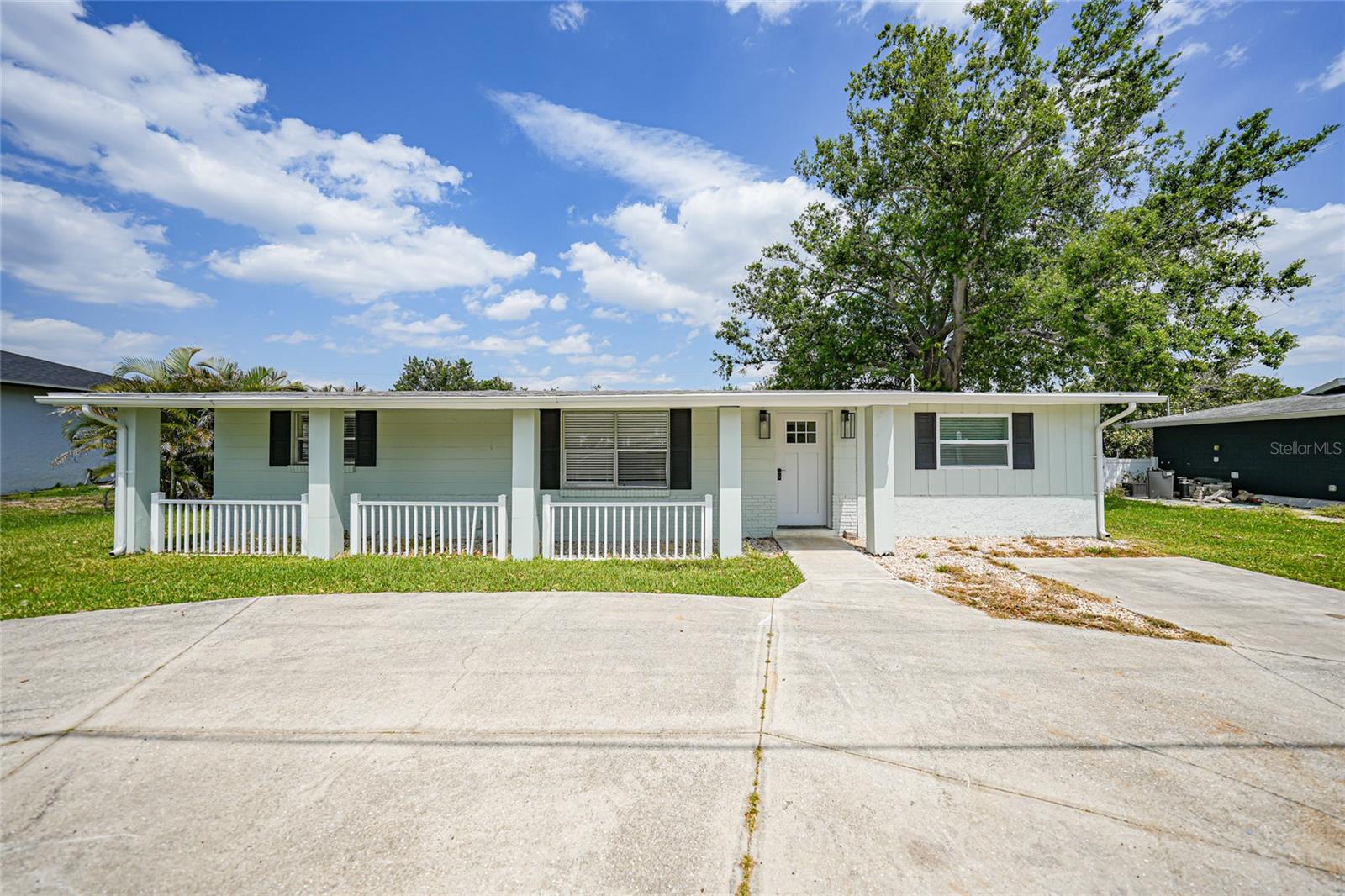 654 Aqui Esta Dr, Punta Gorda, FL 33950