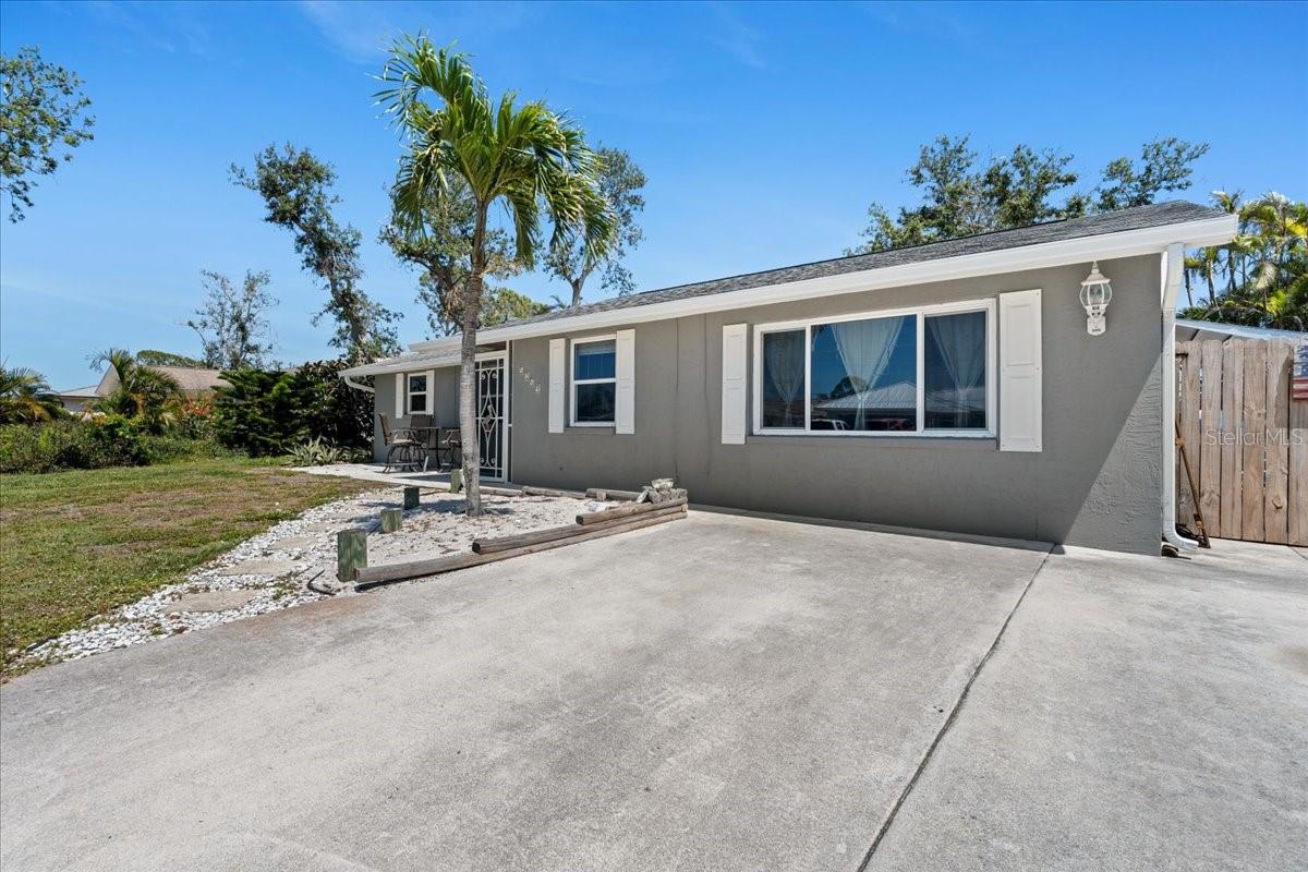 1249 Indus Rd, Venice, FL 34293