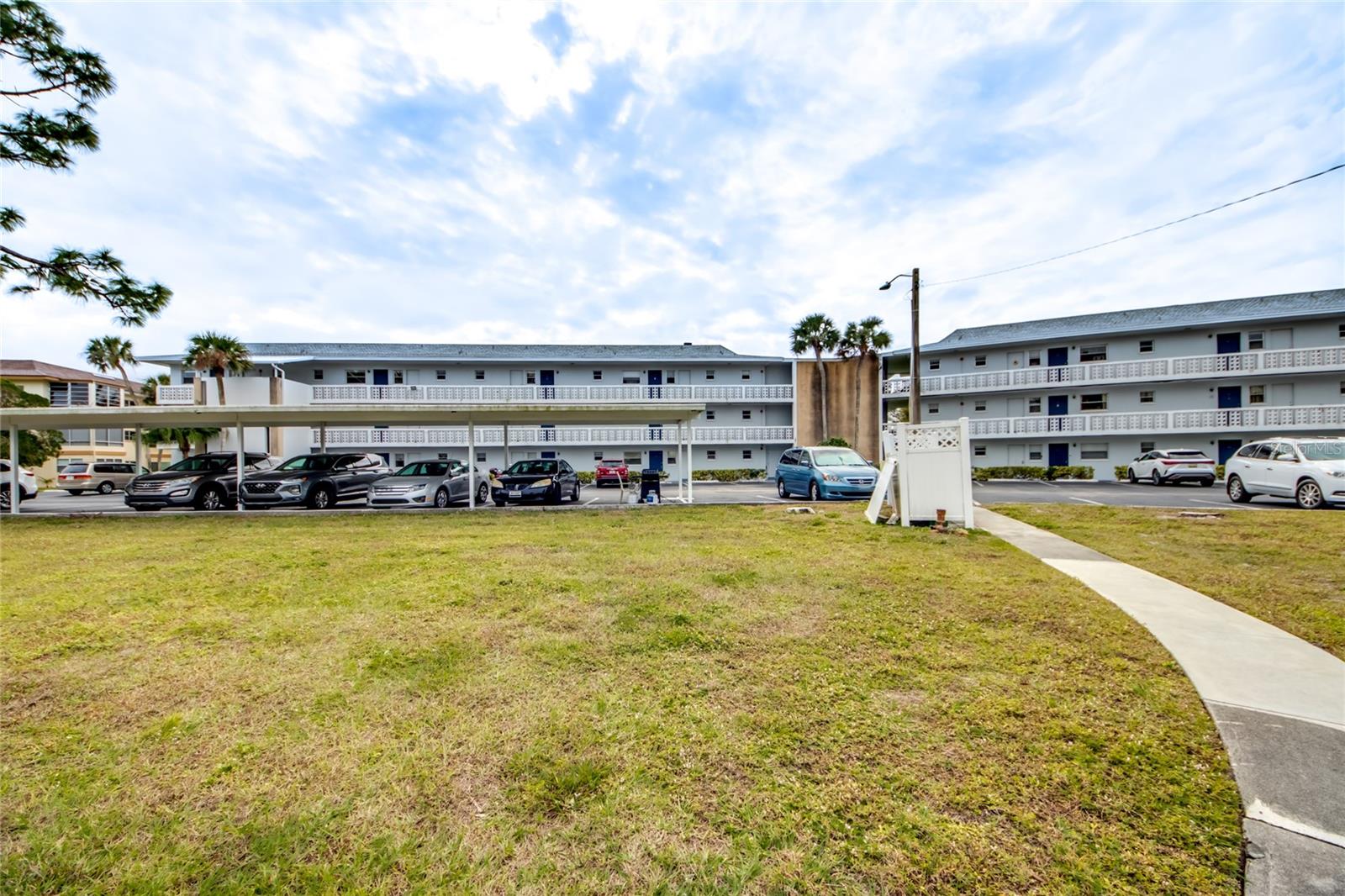 1432 Tropic Ter #1432, North Fort Myers, FL 33903