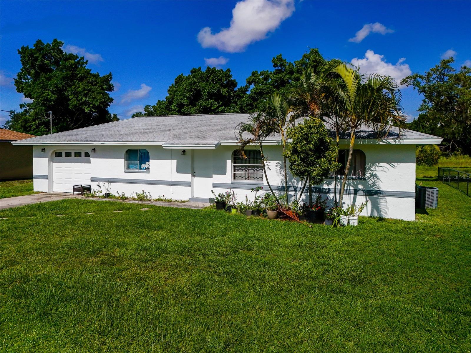 6220 Meadowview Cir, Fort Myers, FL 33916