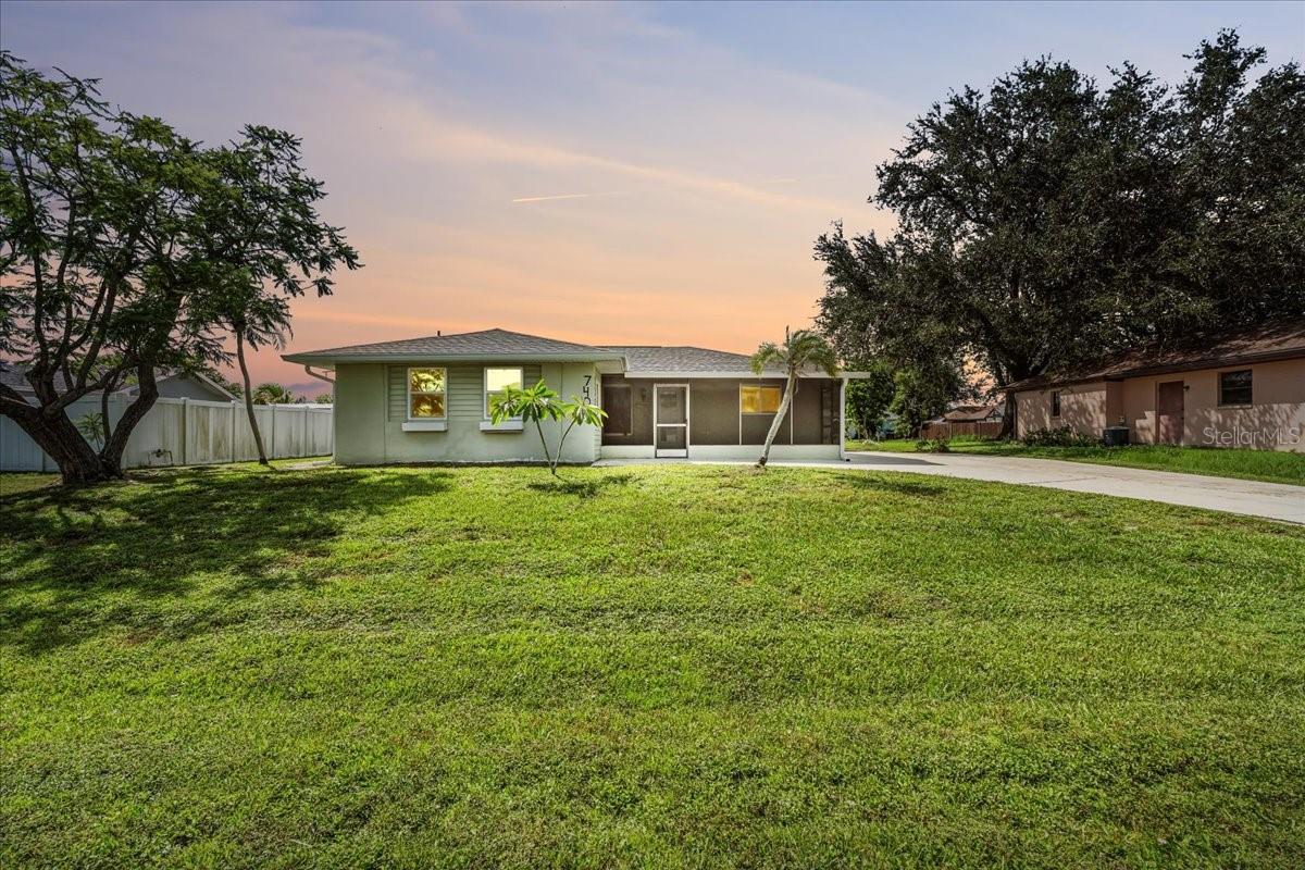 740 Dobell Ter Nw, Port Charlotte, FL 33948